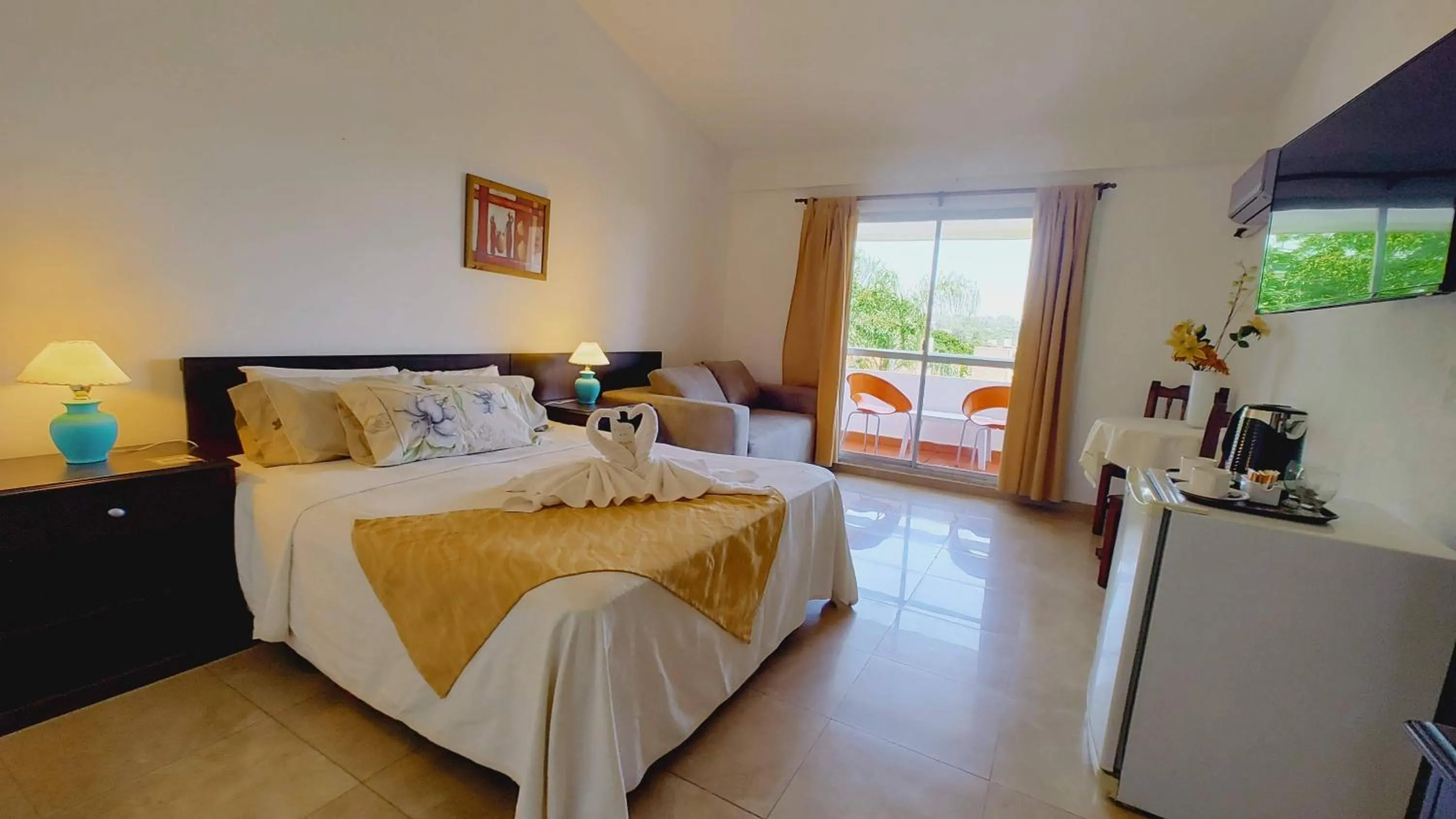 Balcony/Terrace, Bed in Hotel El Cid