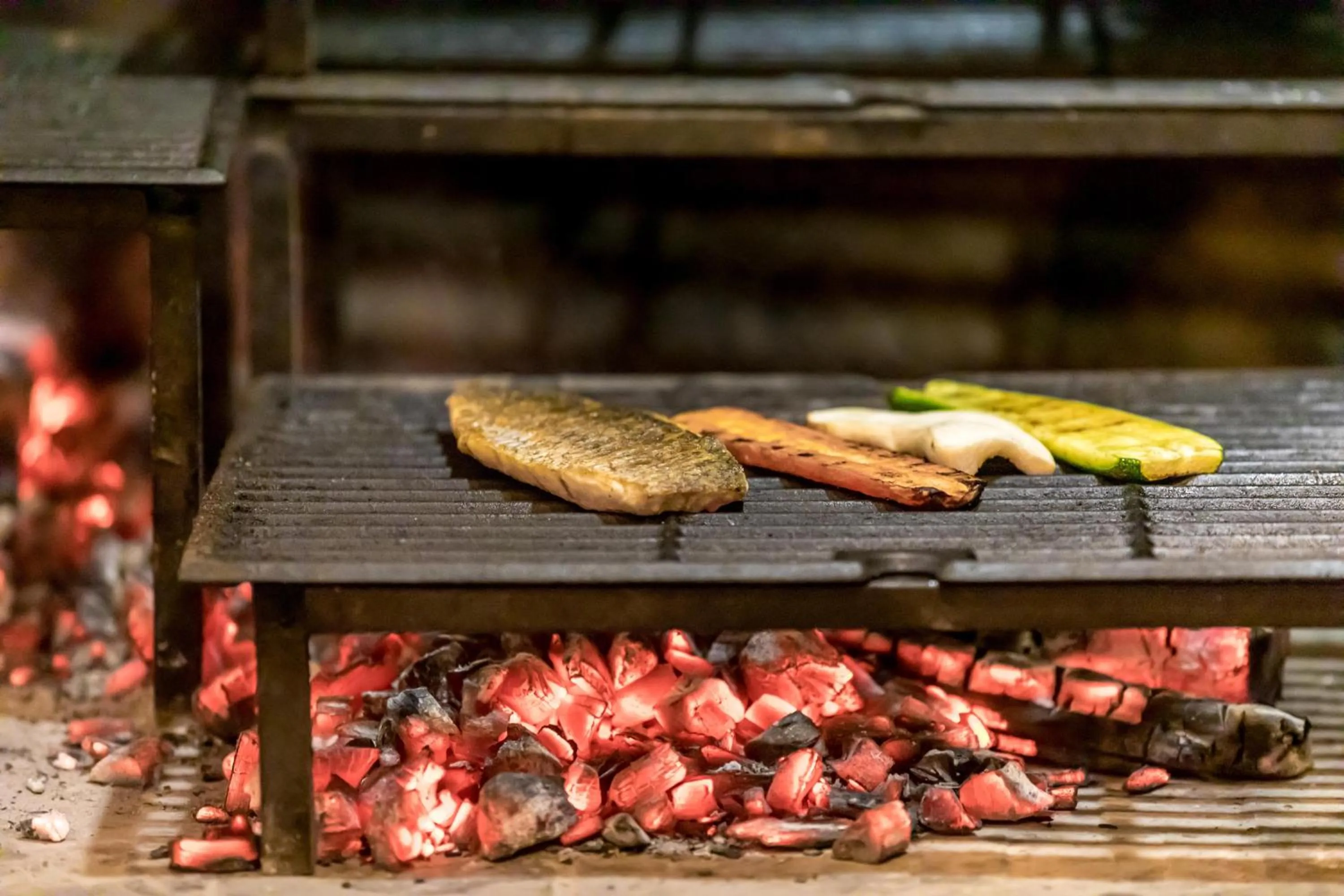 Restaurant/places to eat in OUTRIGGER Surin Beach Resort