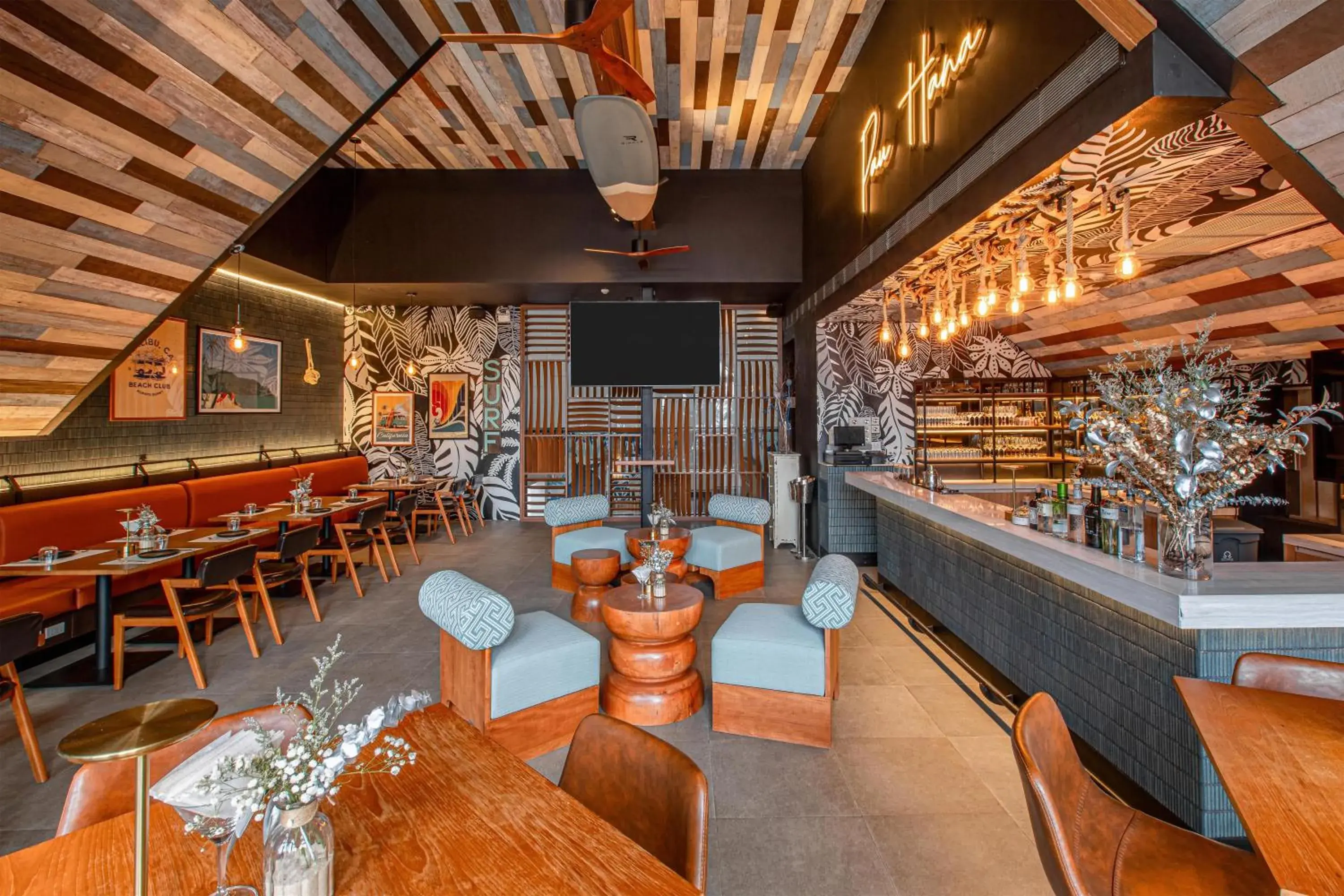 Restaurant/places to eat in OUTRIGGER Surin Beach Resort Restaurant/places to eat in OUTRIGGER Surin Beach Resort