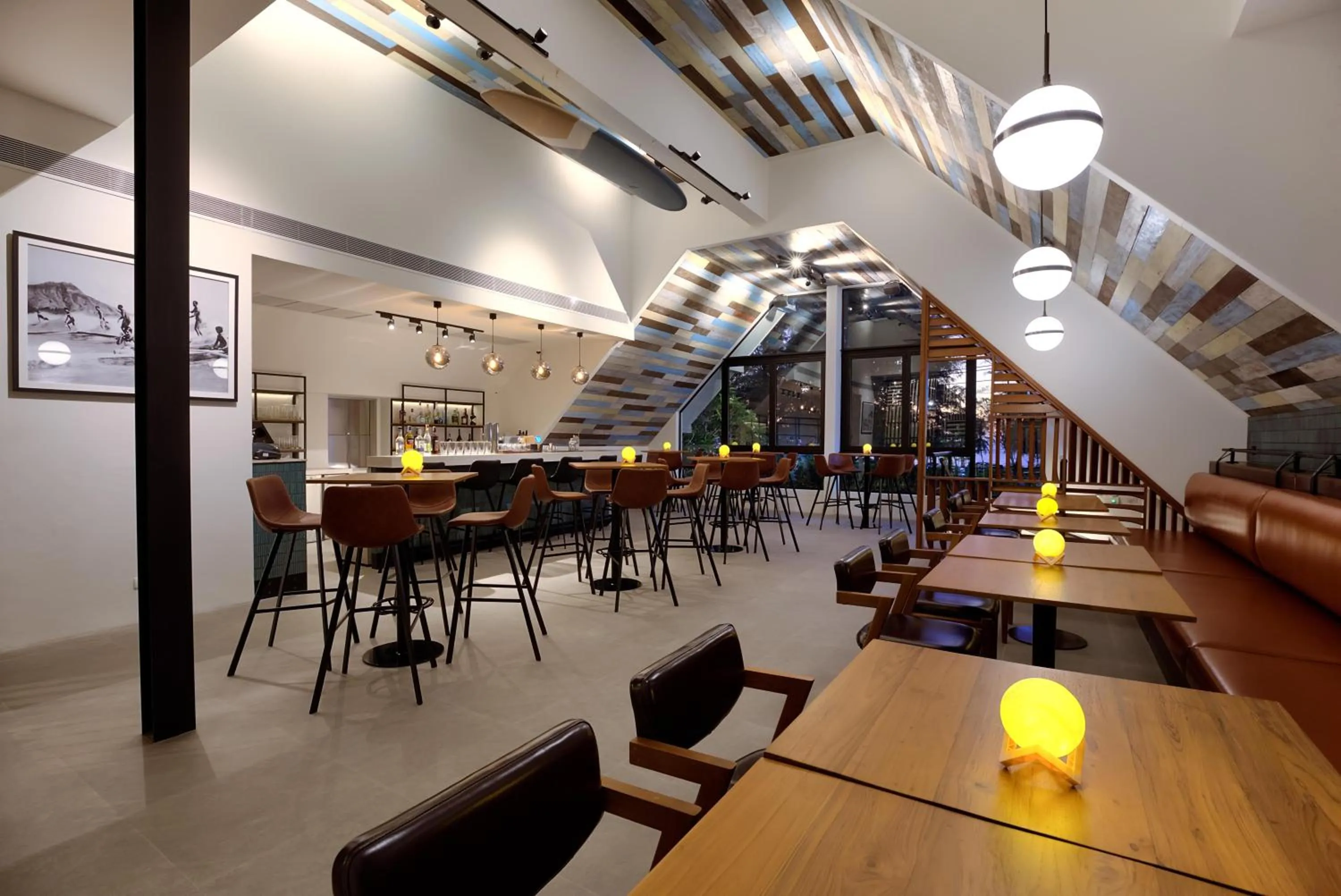 Restaurant/places to eat in OUTRIGGER Surin Beach Resort