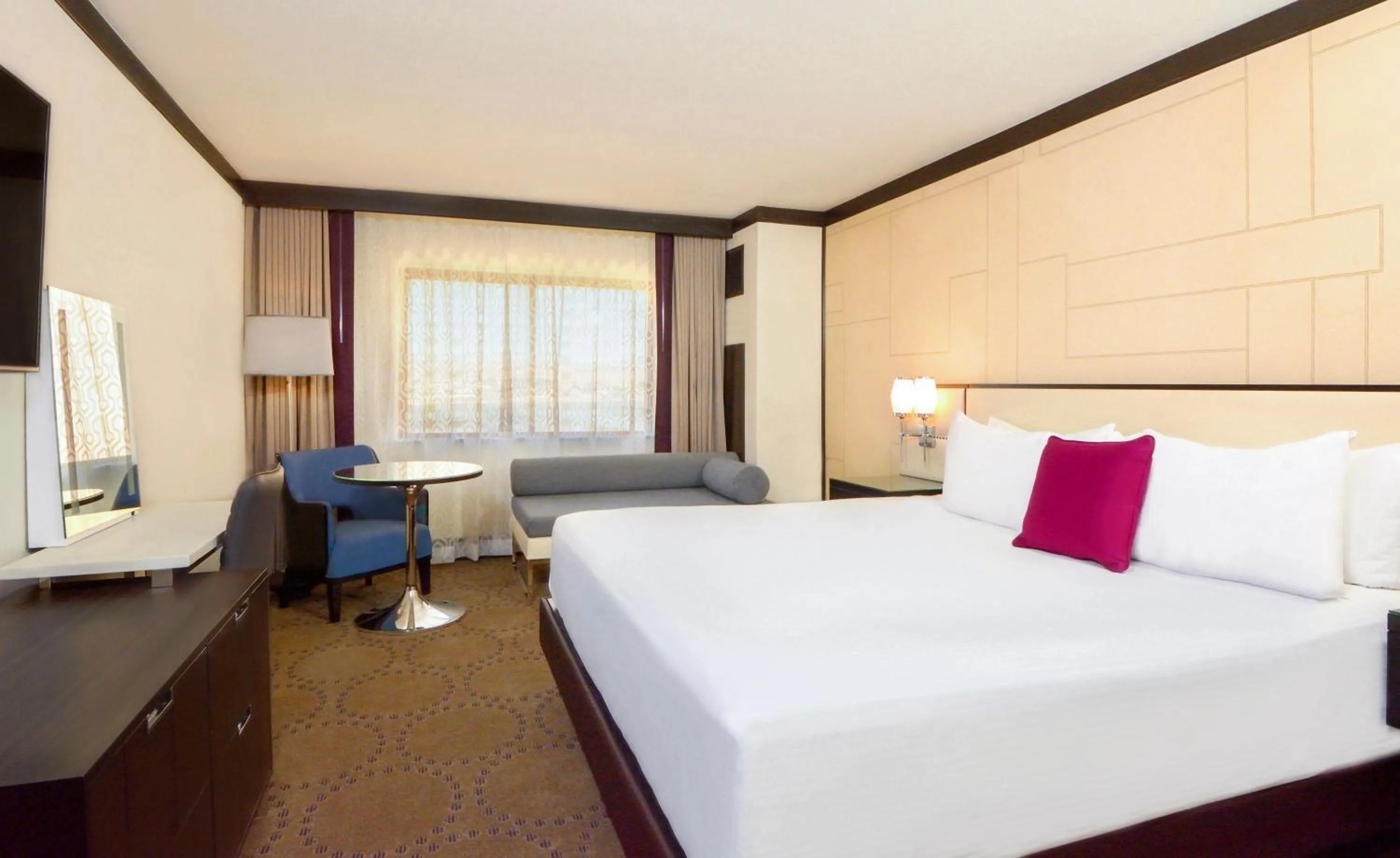 Bedroom, Bed in Harrah's Laughlin, A Caesars Destination