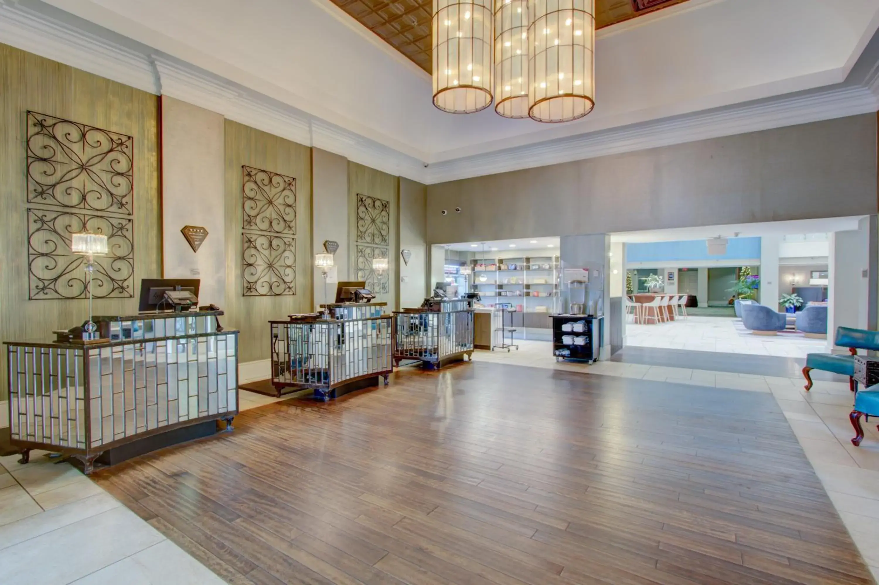 Property building in Crowne Plaza Charleston by IHG Property building in Crowne Plaza Charleston by IHG