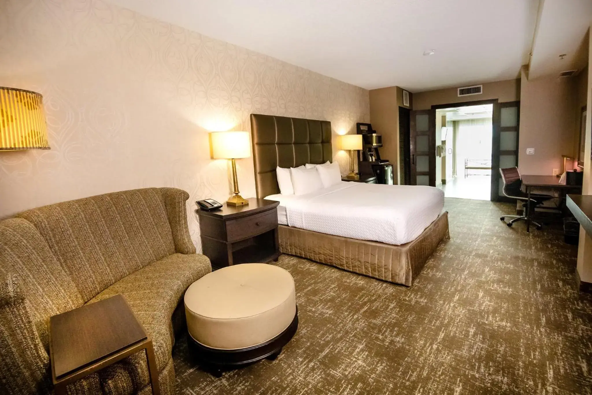 Photo of the whole room, Bed in Crowne Plaza Charleston by IHG Photo of the whole room, Bed in Crowne Plaza Charleston by IHG
