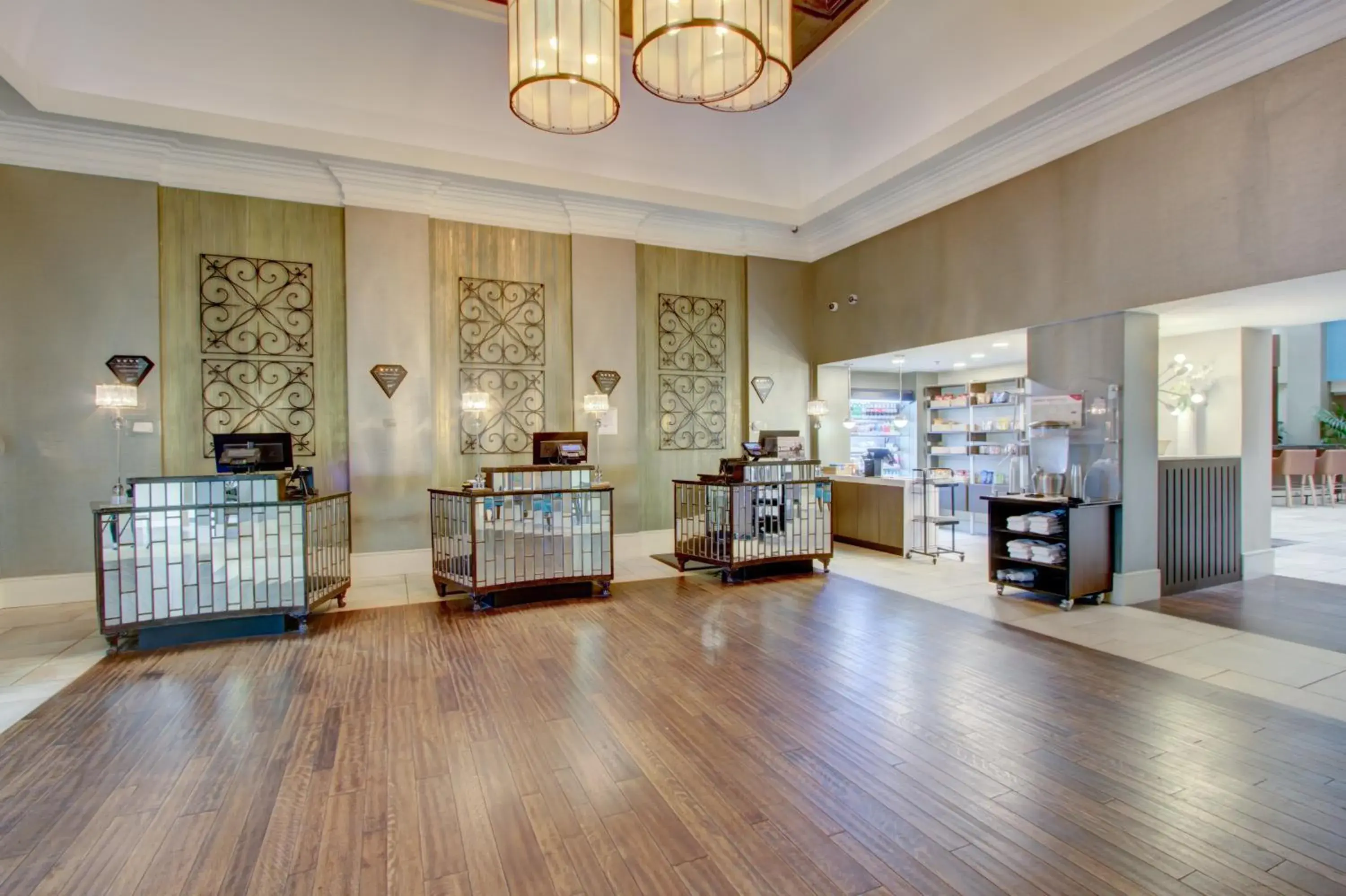 Property building in Crowne Plaza Charleston by IHG Property building in Crowne Plaza Charleston by IHG