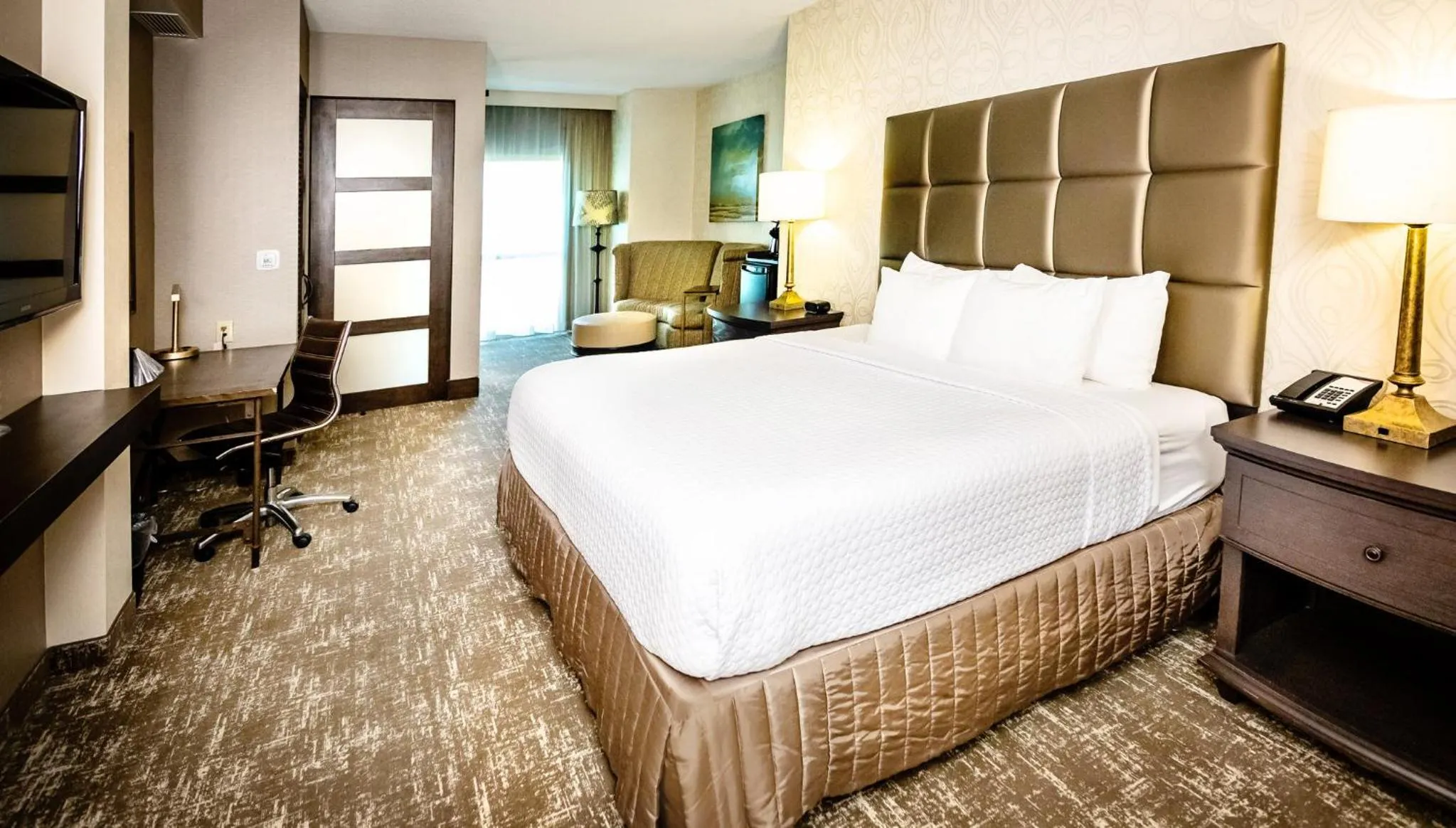 Photo of the whole room, Bed in Crowne Plaza Charleston by IHG