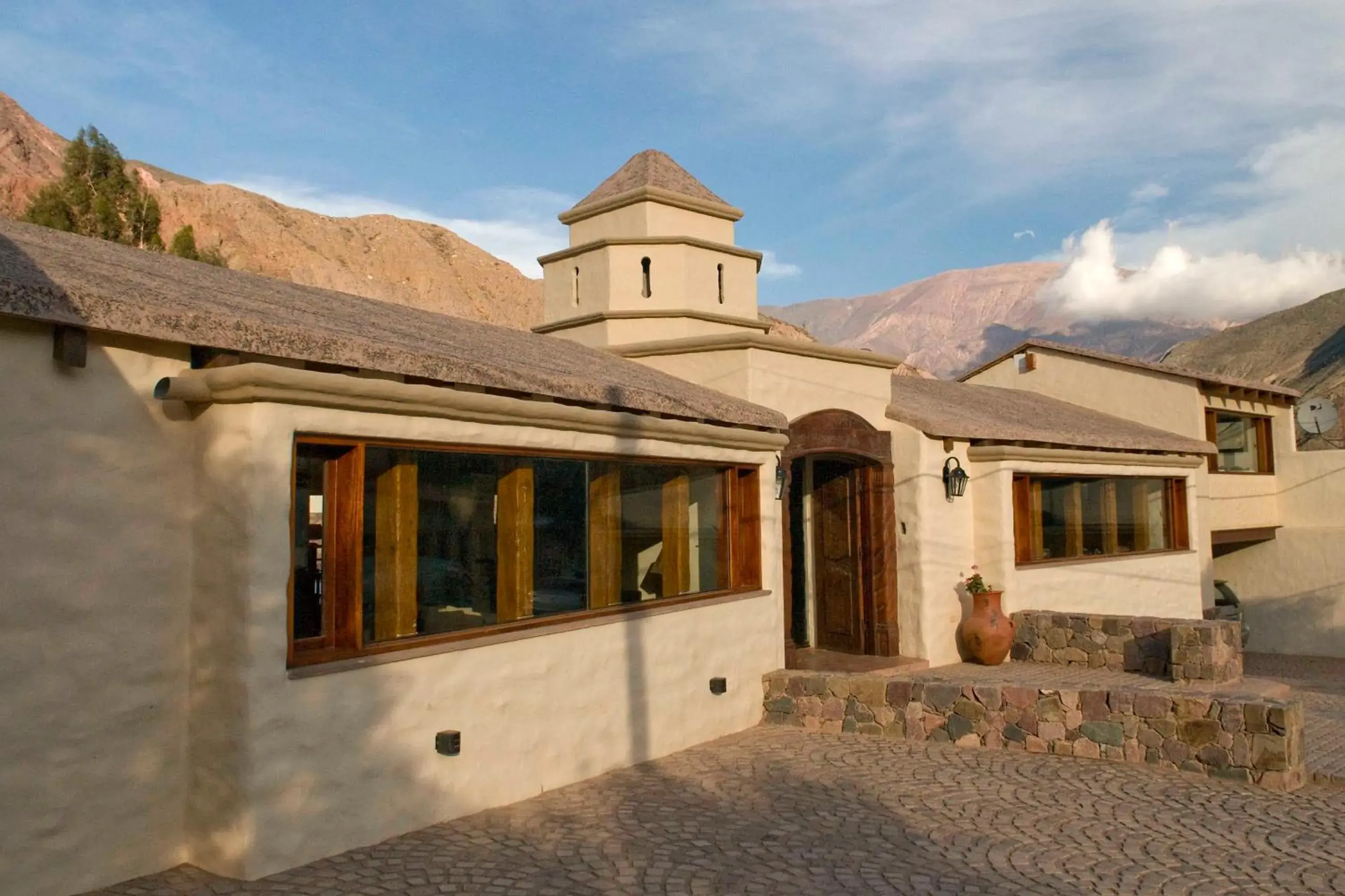 Facade/entrance in Hotel Marqués De Tojo Facade/entrance in Hotel Marqués De Tojo
