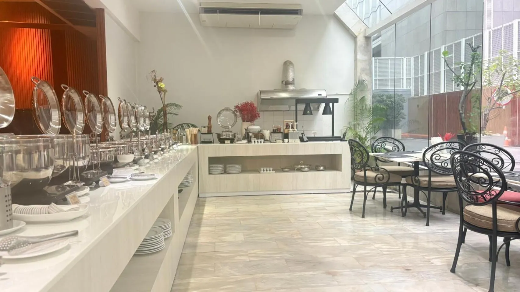 Restaurant/places to eat in Tai Pan Hotel