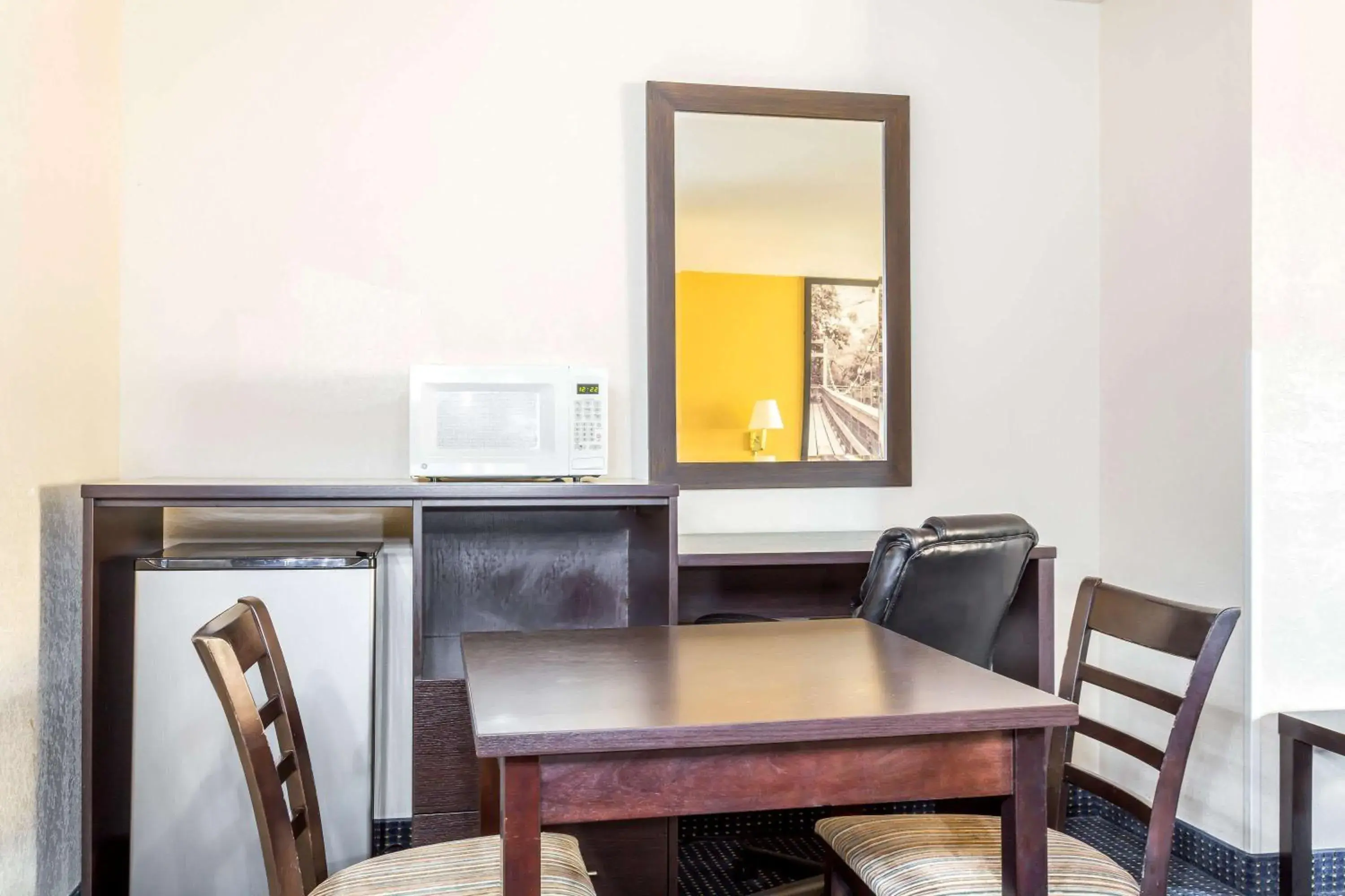 King Studio Suite - Non-Smoking in Super 8 by Wyndham Mesa Gilbert King Studio Suite - Non-Smoking in Super 8 by Wyndham Mesa Gilbert