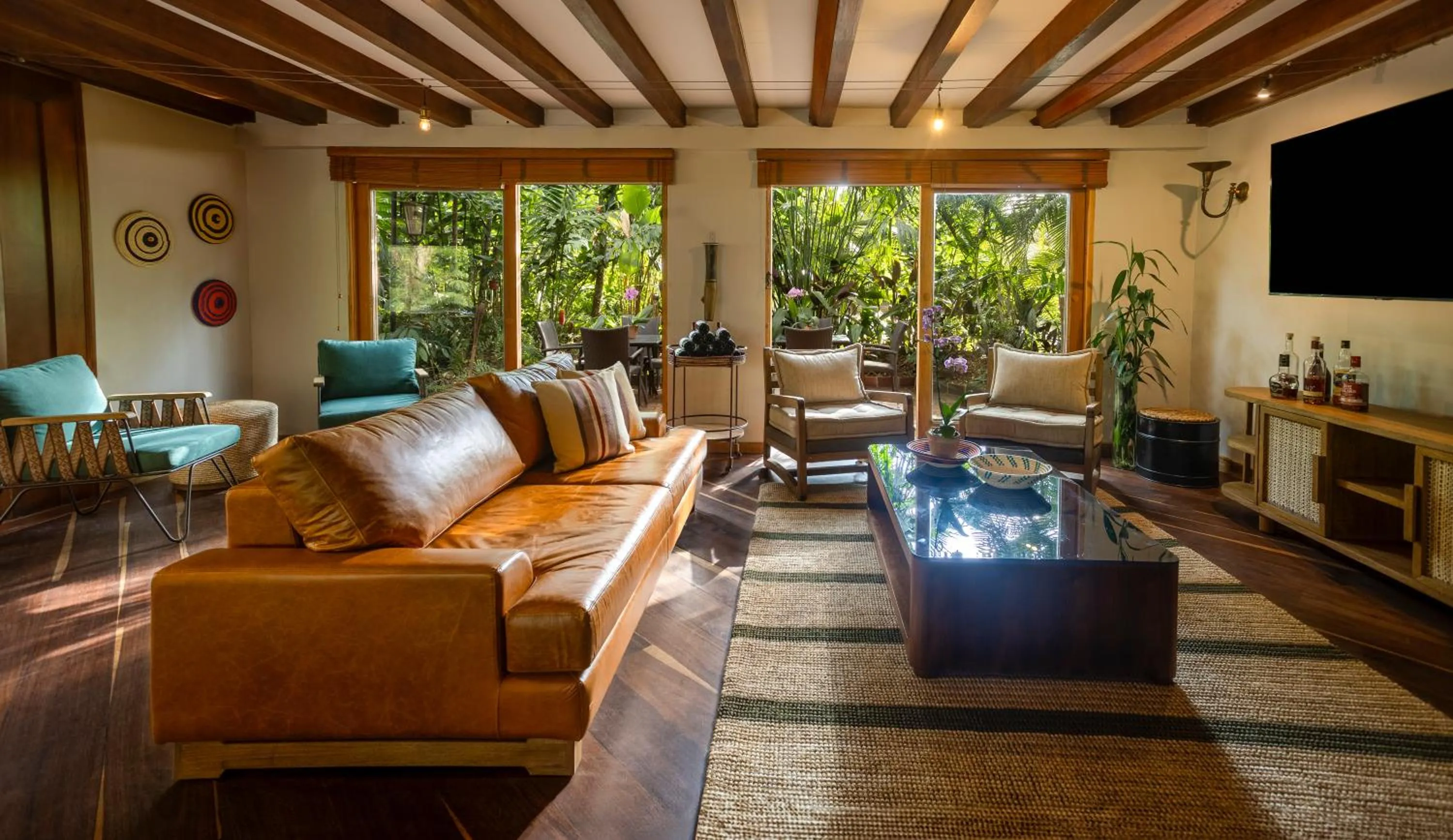 Communal lounge/ TV room in Sazagua Hotel Boutique