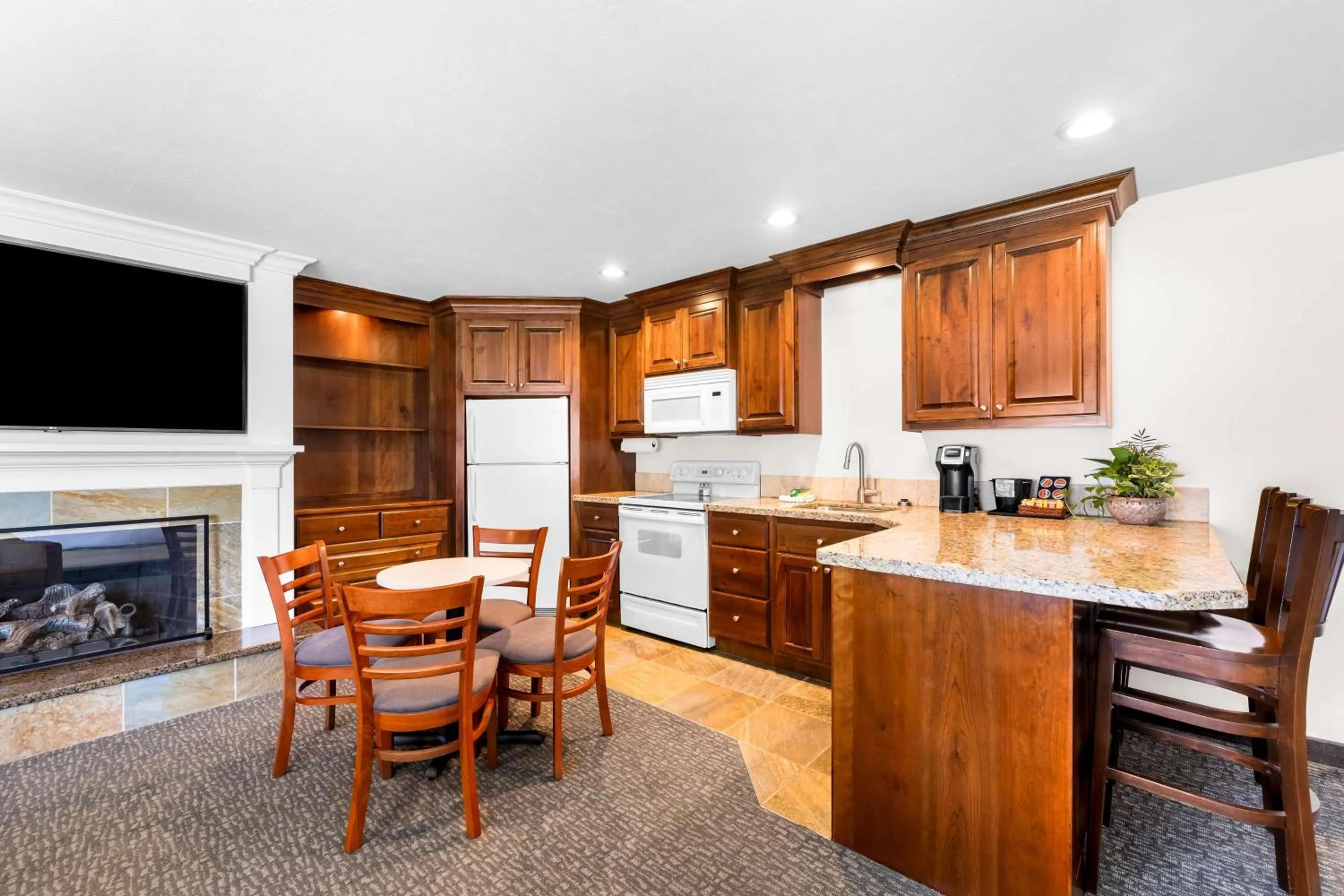 Photo of the whole room in Best Western Driftwood Inn
