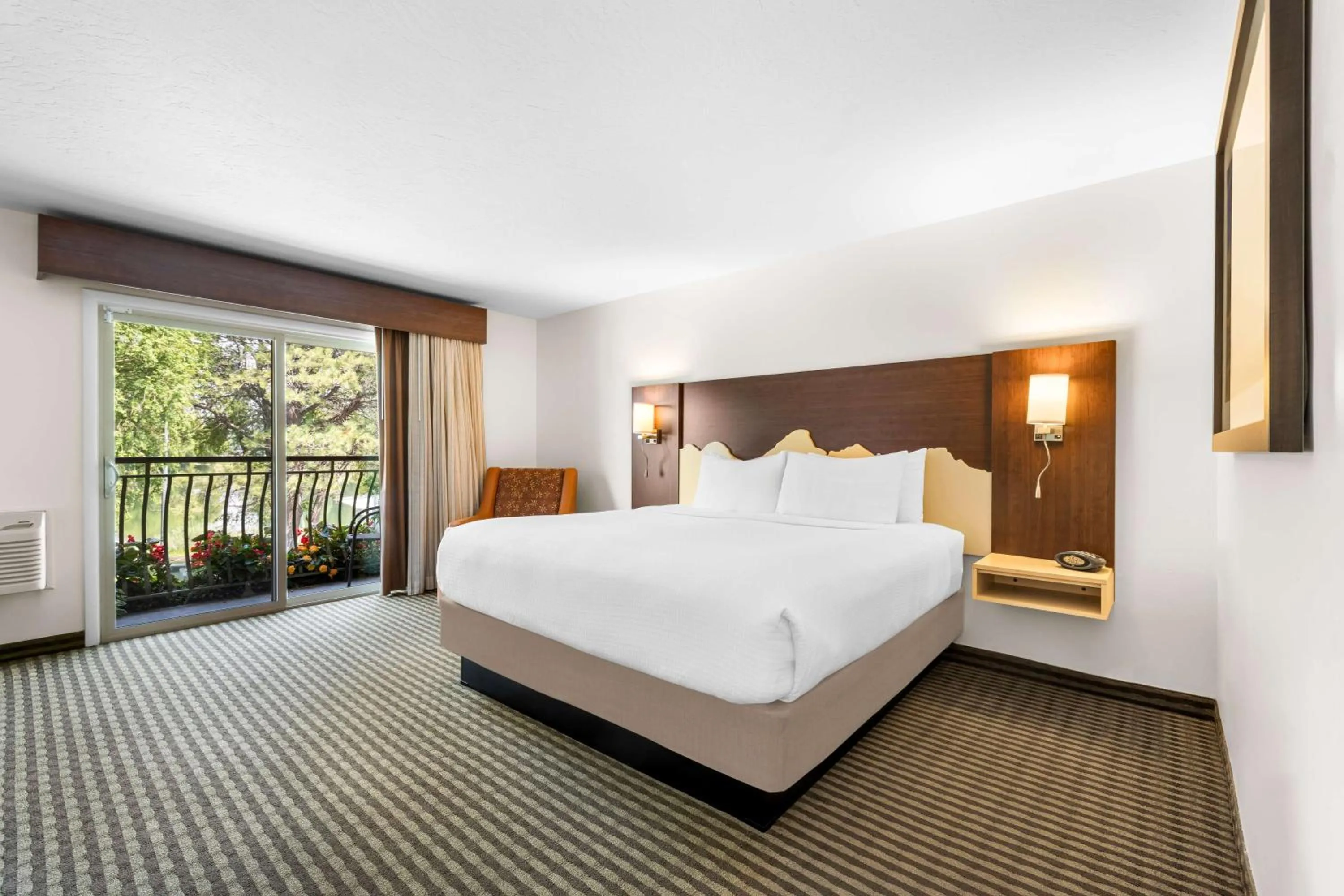 Bedroom, Bed in Best Western Driftwood Inn