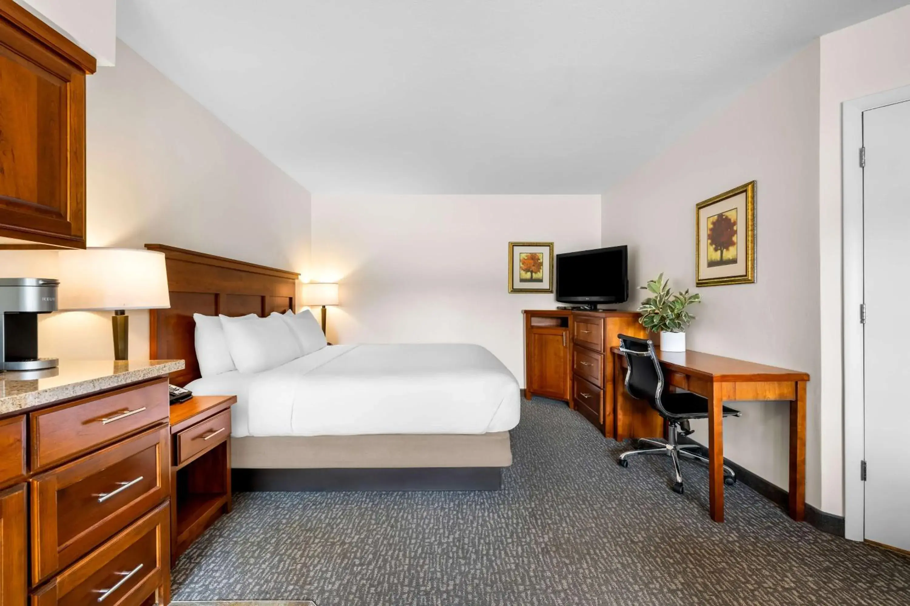 King Room with Spa Bath - Non Smoking in Best Western Driftwood Inn King Room with Spa Bath - Non Smoking in Best Western Driftwood Inn