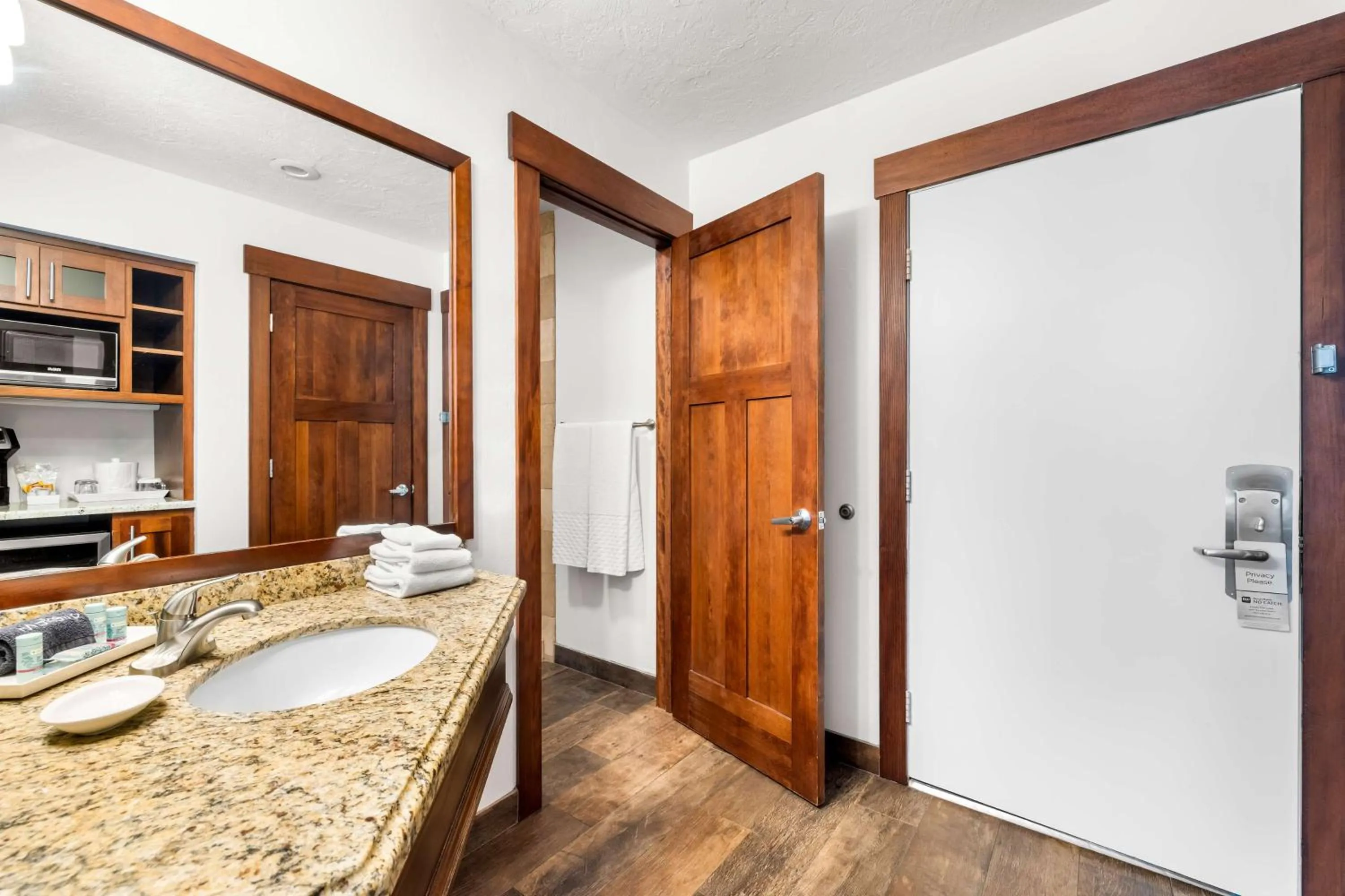 Bedroom in Best Western Driftwood Inn