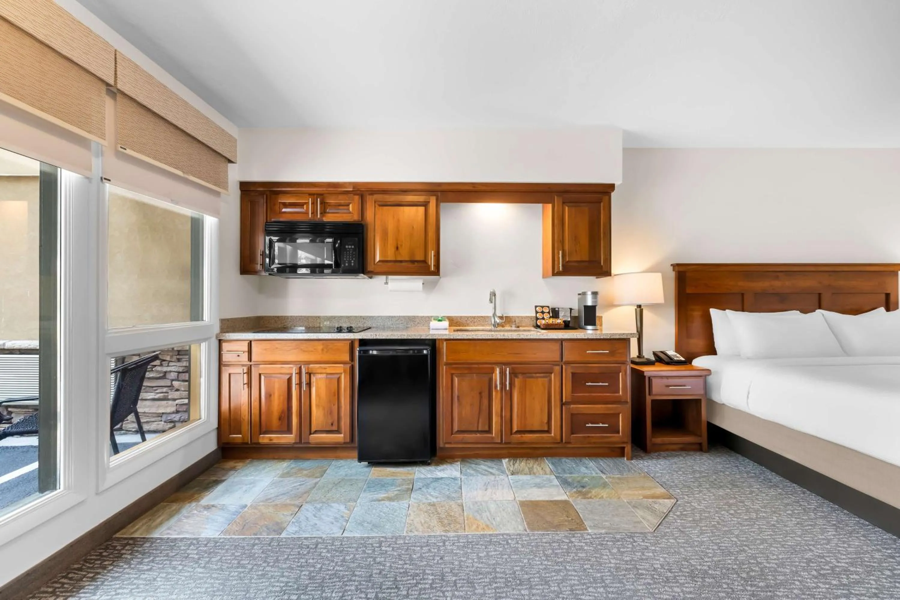 Bedroom, Bed in Best Western Driftwood Inn
