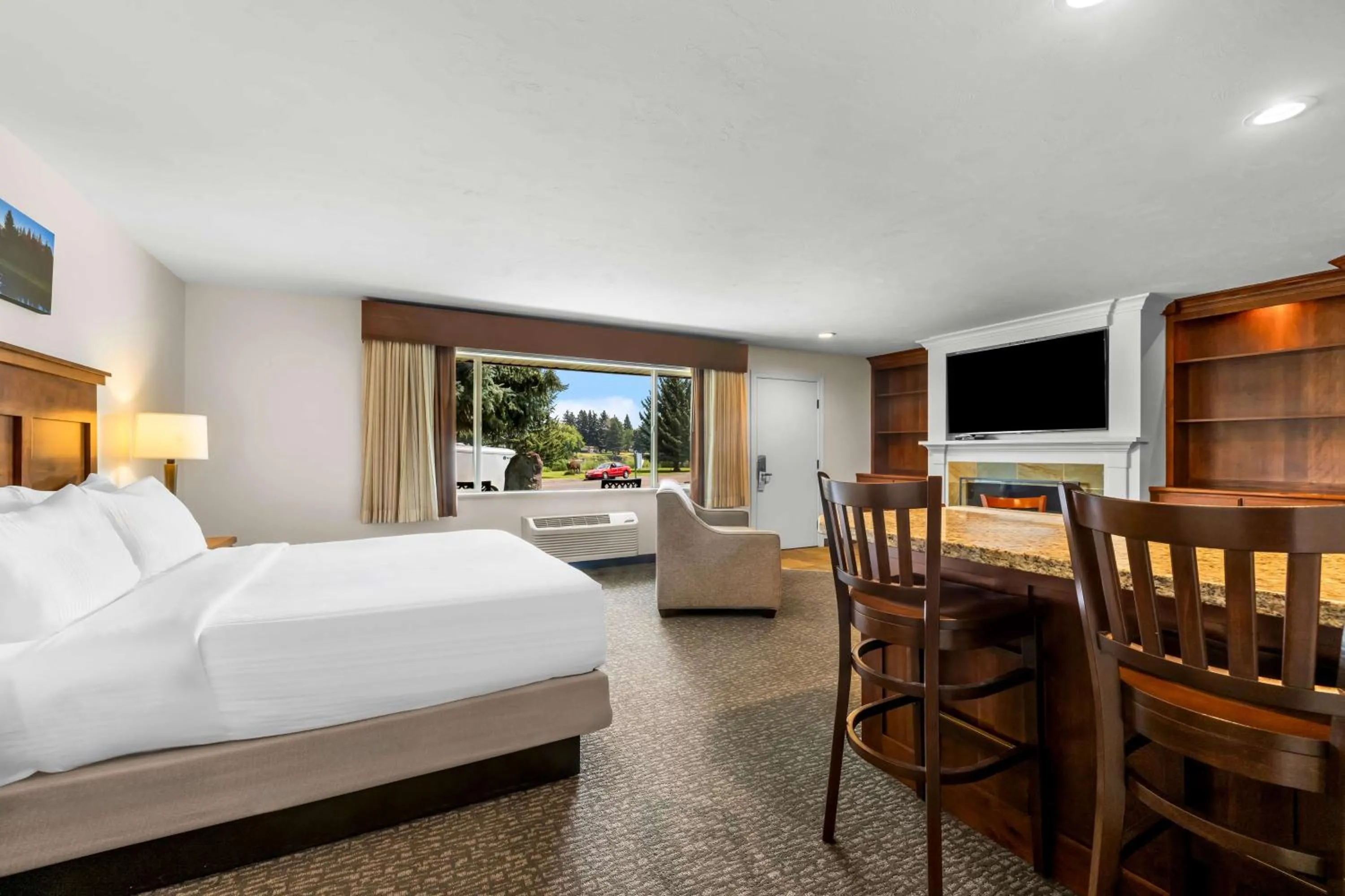 Photo of the whole room, Bed in Best Western Driftwood Inn