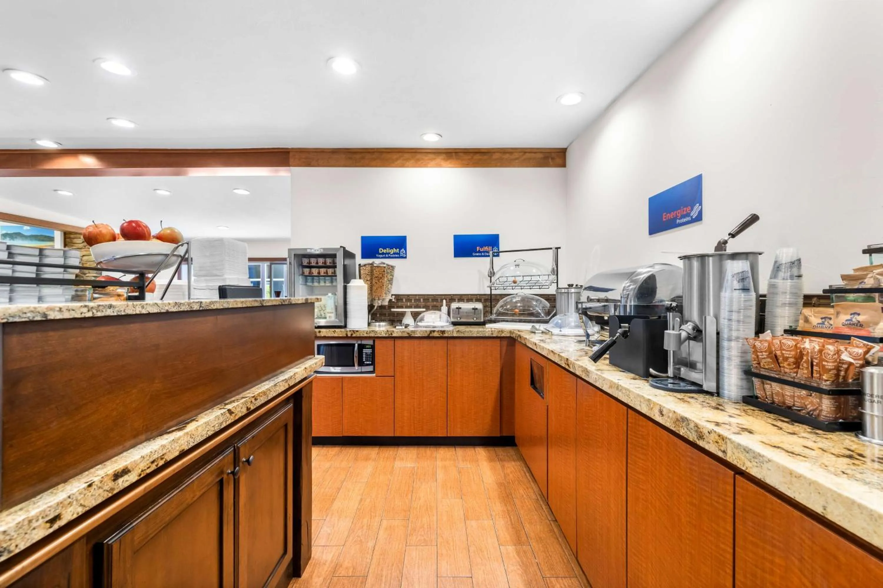 Breakfast in Best Western Driftwood Inn