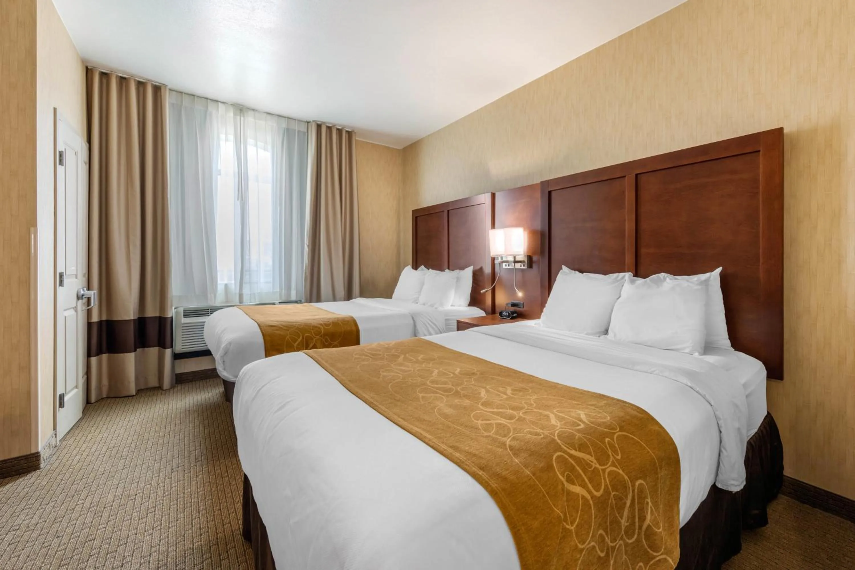 Photo of the whole room, Bed in Comfort Suites Near City of Industry - Los Angeles