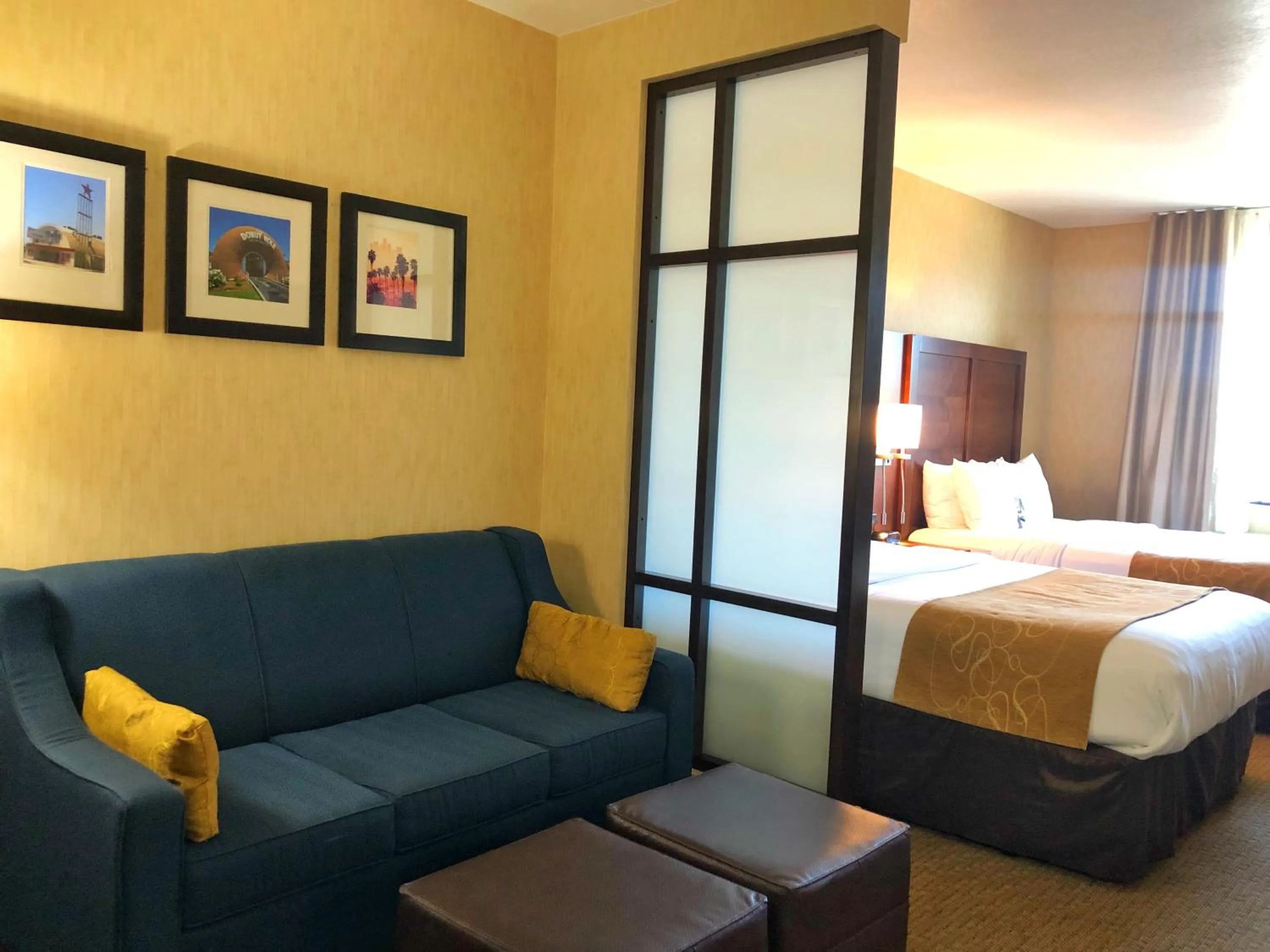 Living room, Bed in Comfort Suites Near City of Industry - Los Angeles
