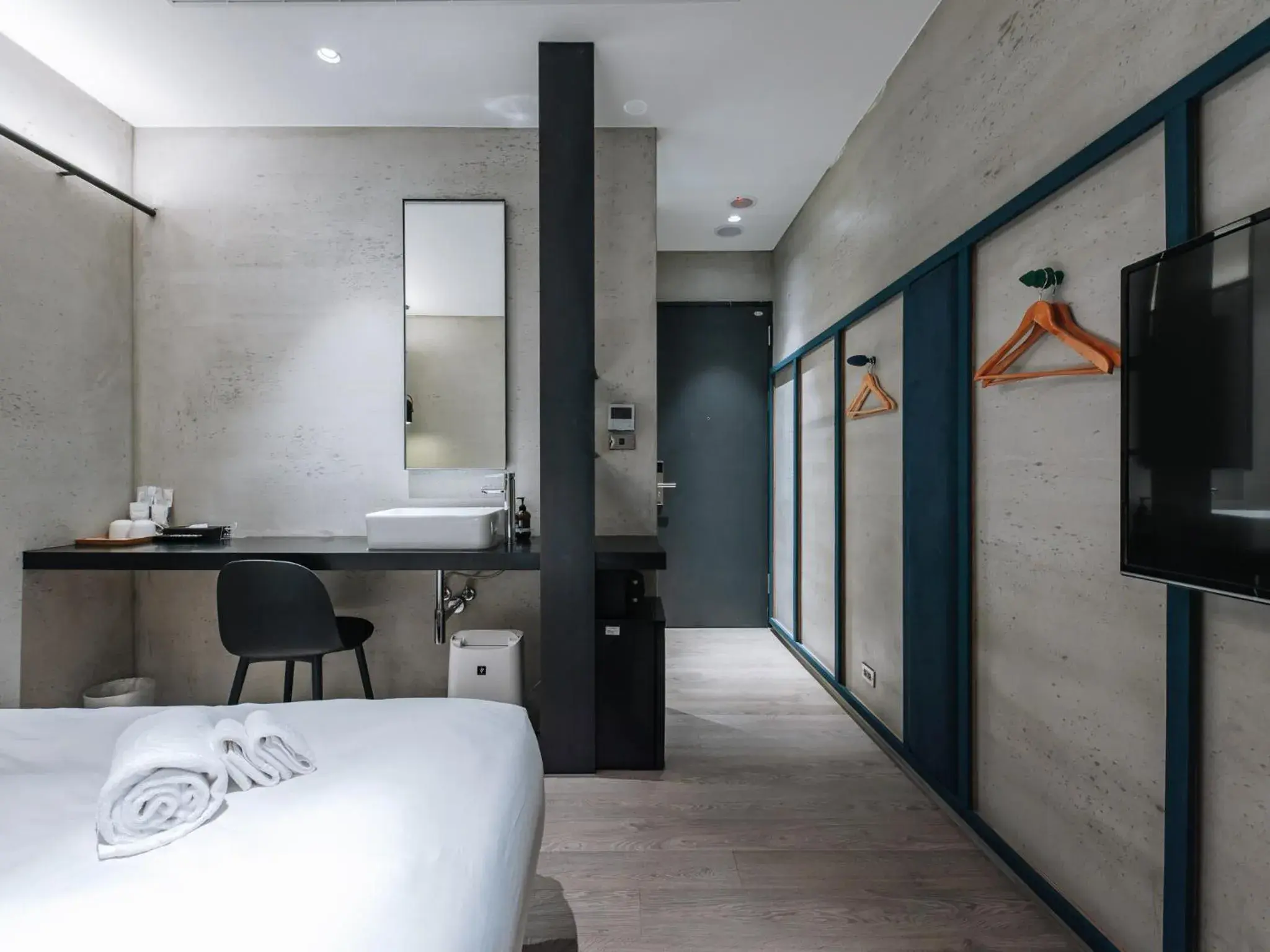 Standard Double Room (No Window) in Waterfront Hotel Standard Double Room (No Window) in Waterfront Hotel