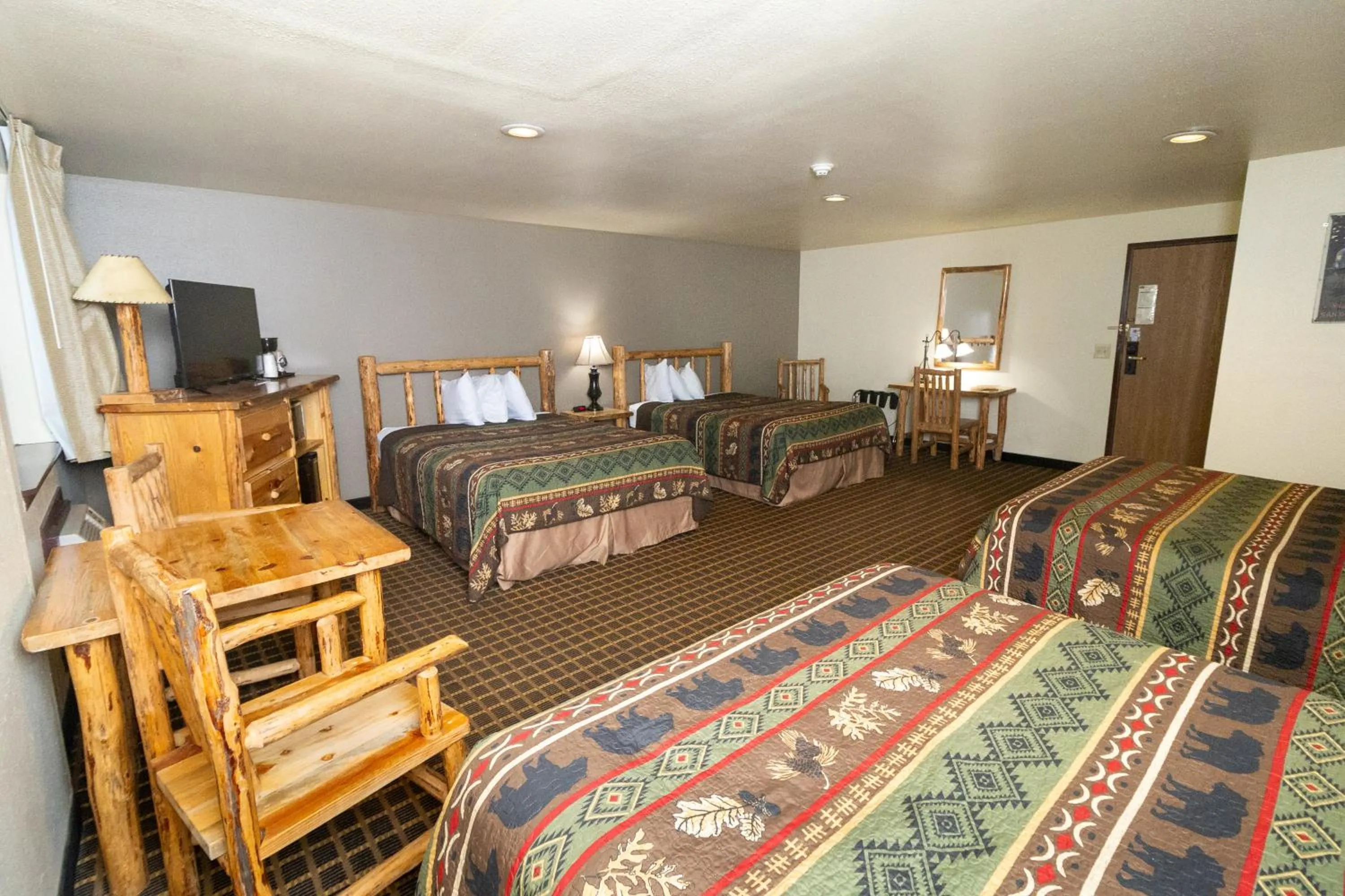 Photo of the whole room, Bed in FairBridge Inn and Suites Sandpoint