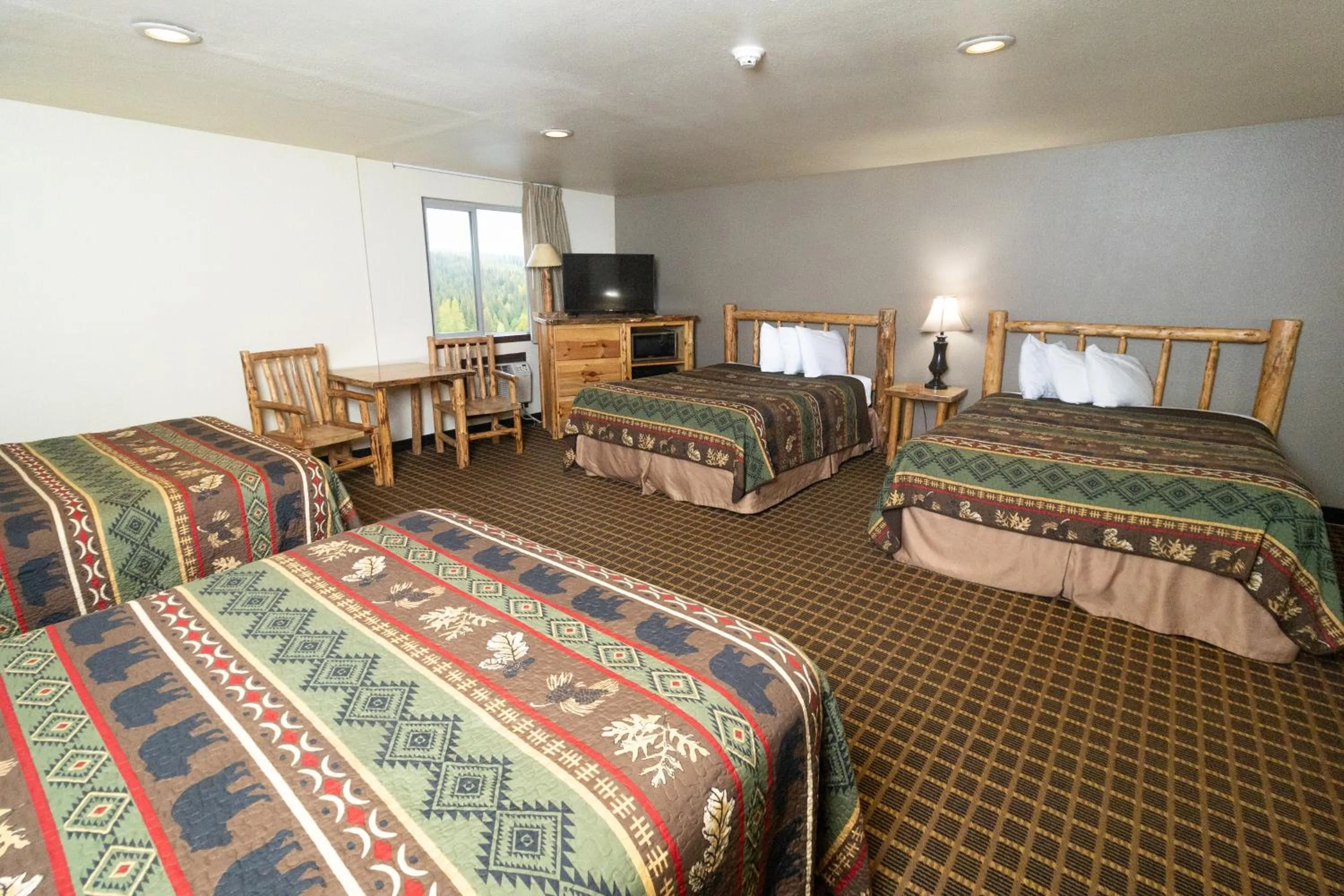 Photo of the whole room, Bed in FairBridge Inn and Suites Sandpoint