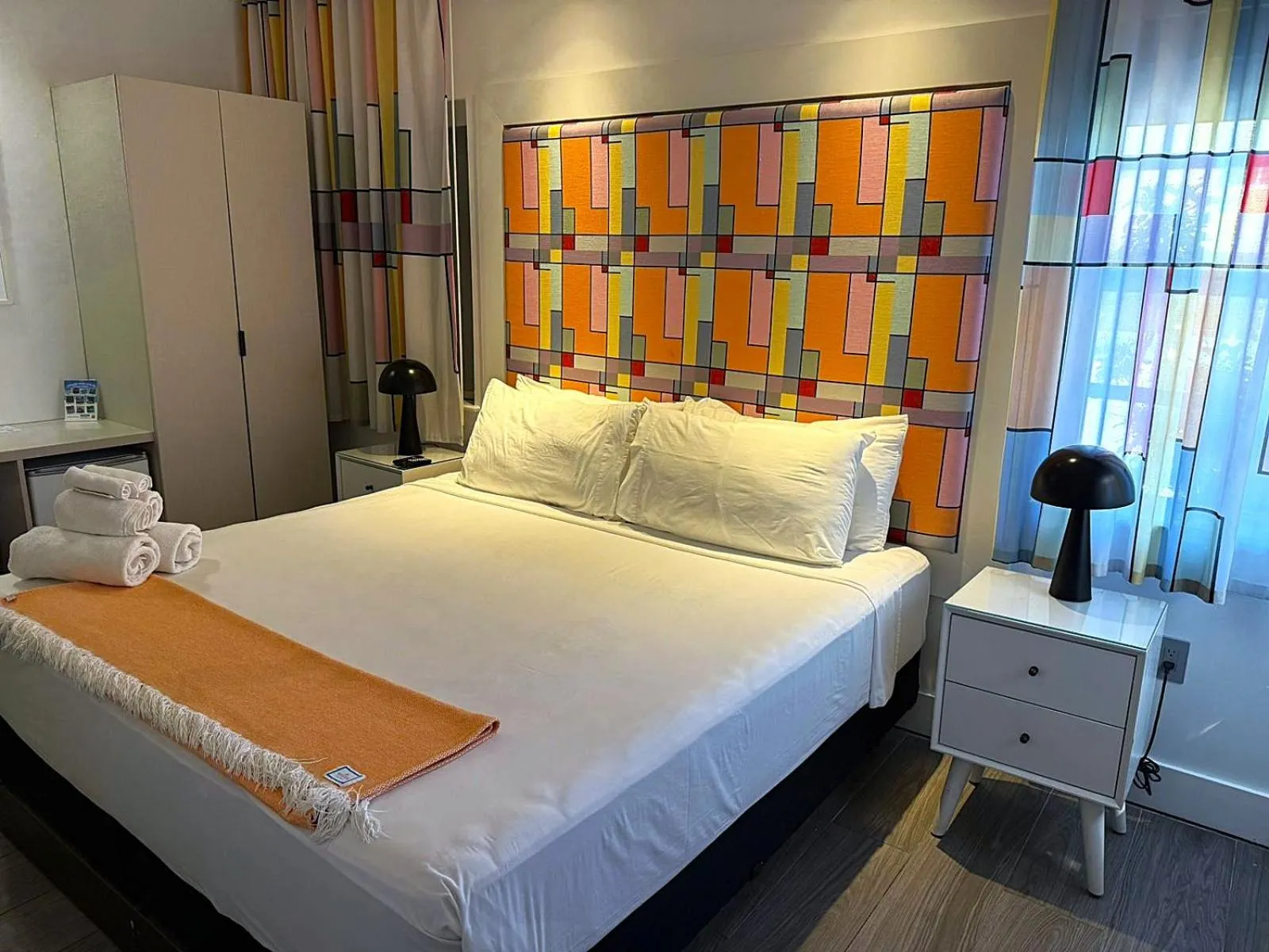 Bed in The Cove By Renzzi