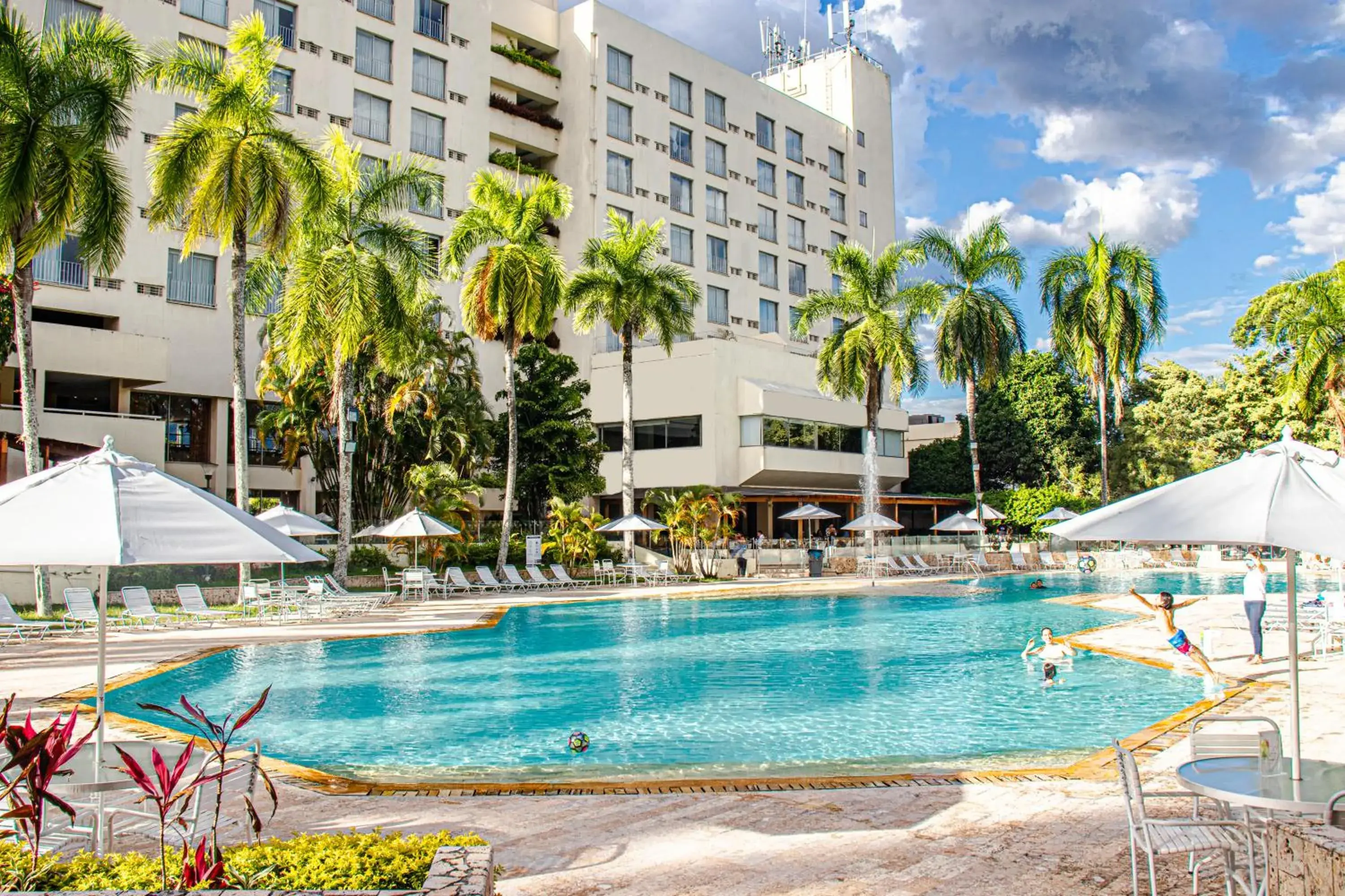 Pool view in Hotel Estelar Altamira Pool view in Hotel Estelar Altamira