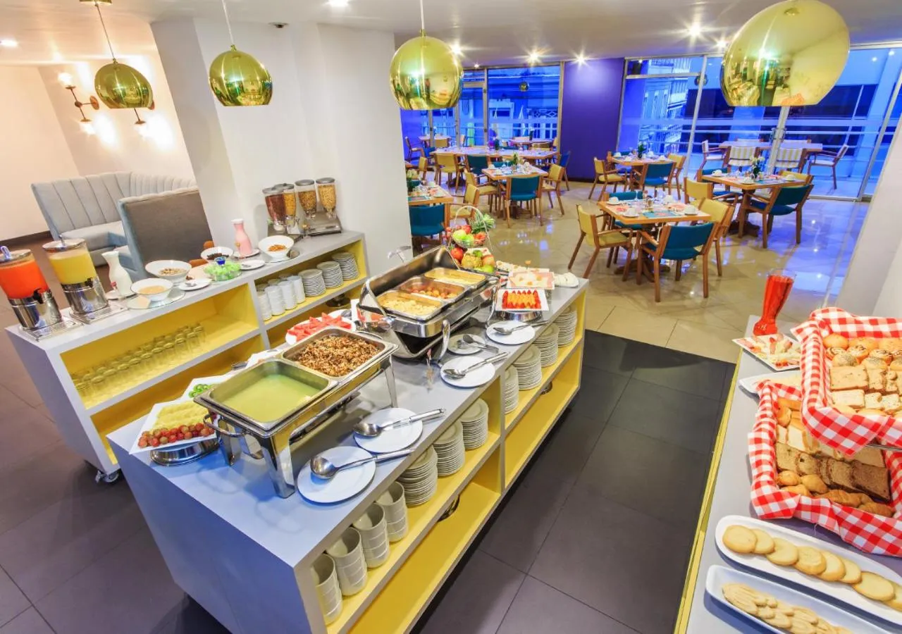 Restaurant/places to eat in Pop Art Hotel Las Colinas Manizales