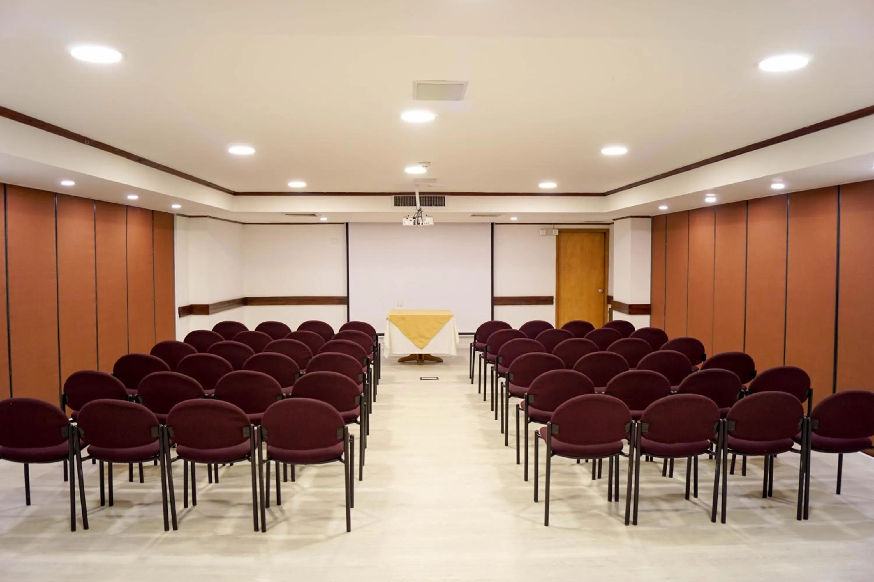 Meeting/conference room in Pop Art Hotel Las Colinas Manizales
