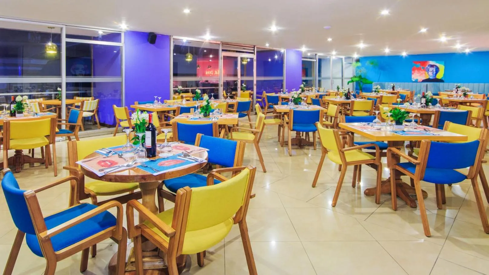 Restaurant/places to eat in Pop Art Hotel Las Colinas Manizales