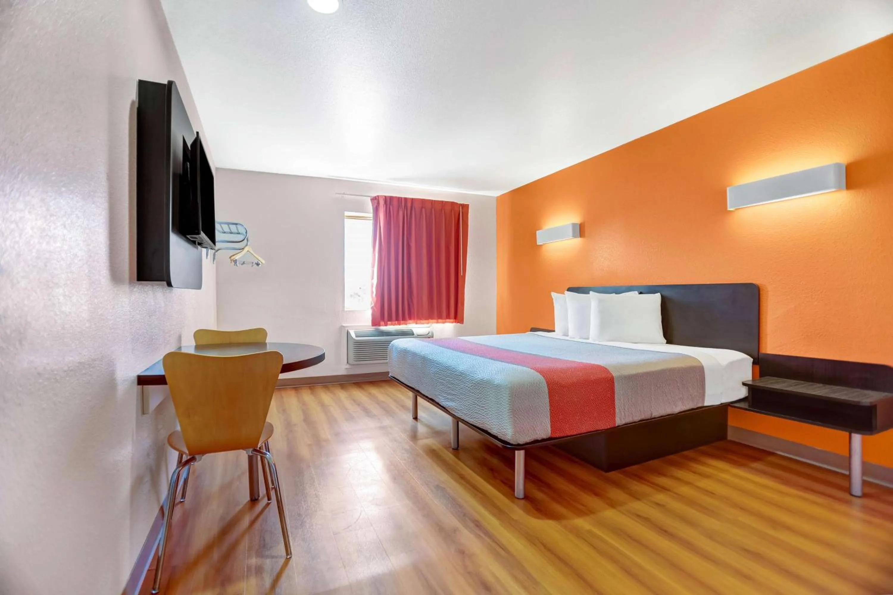 Photo of the whole room, Bed in Motel 6-Truth Or Consequences, NM