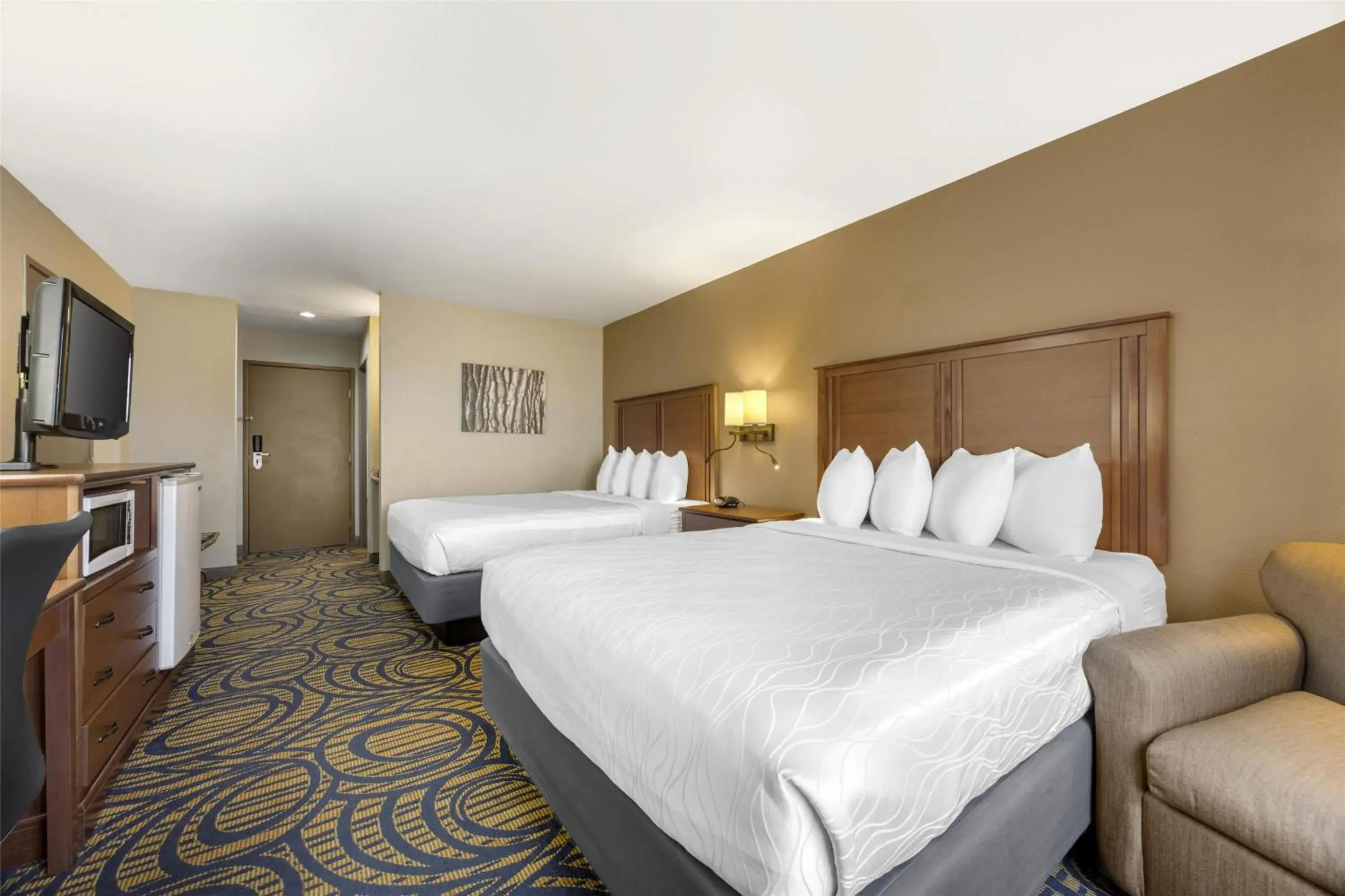 Bedroom, Bed in Best Western Woodburn Inn Bedroom, Bed in Best Western Woodburn Inn