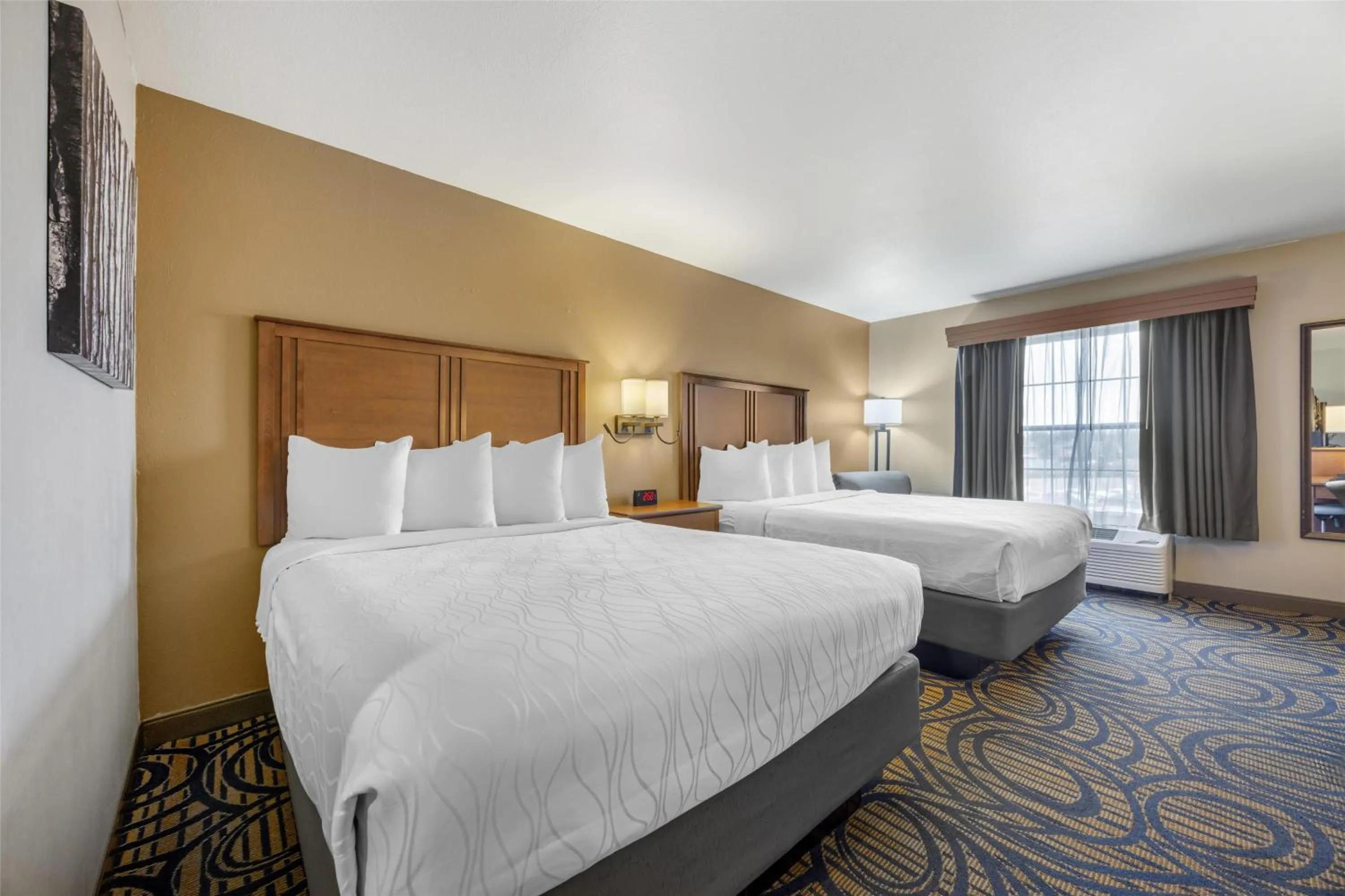 Bedroom, Bed in Best Western Woodburn Inn