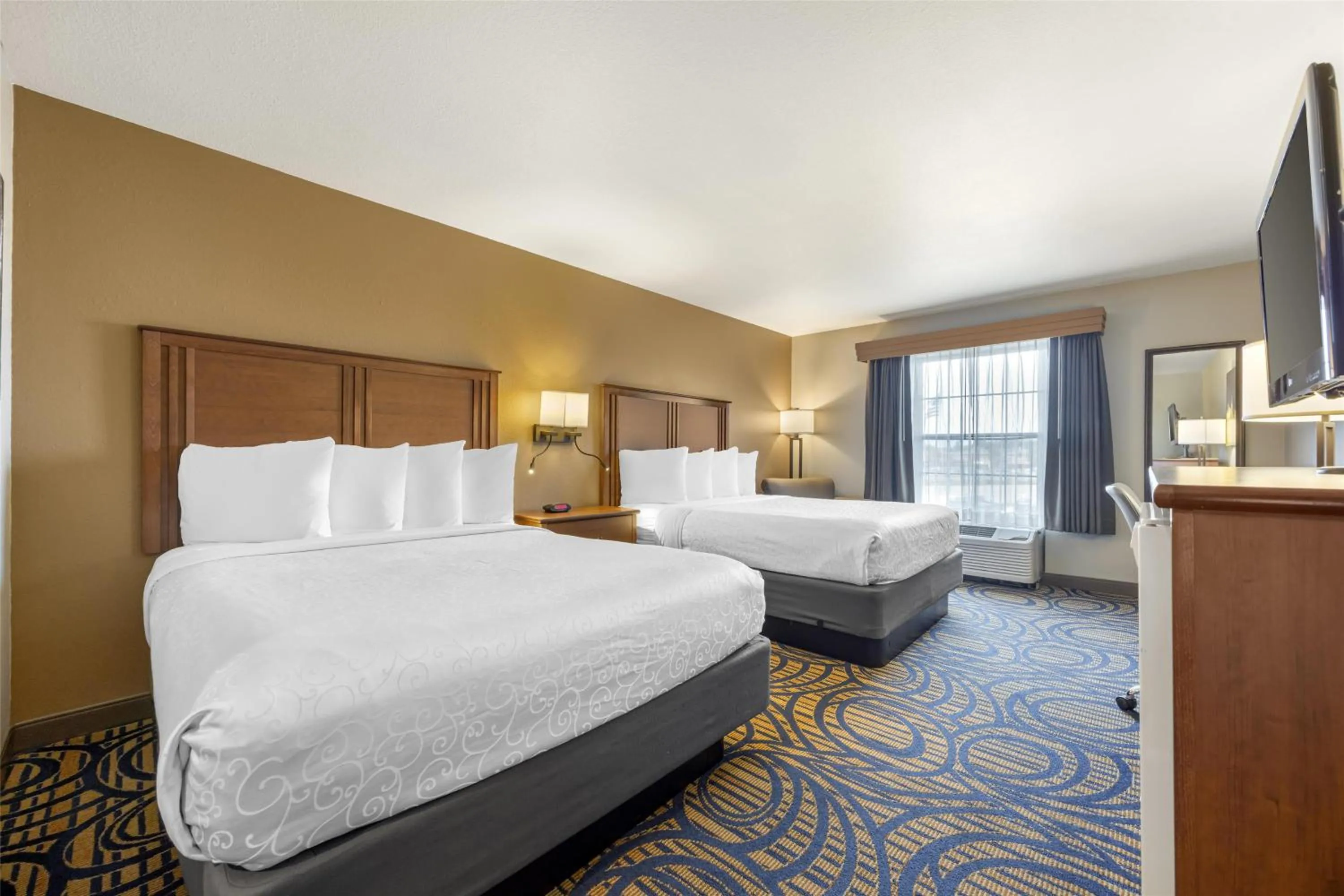 Bedroom, Bed in Best Western Woodburn Inn