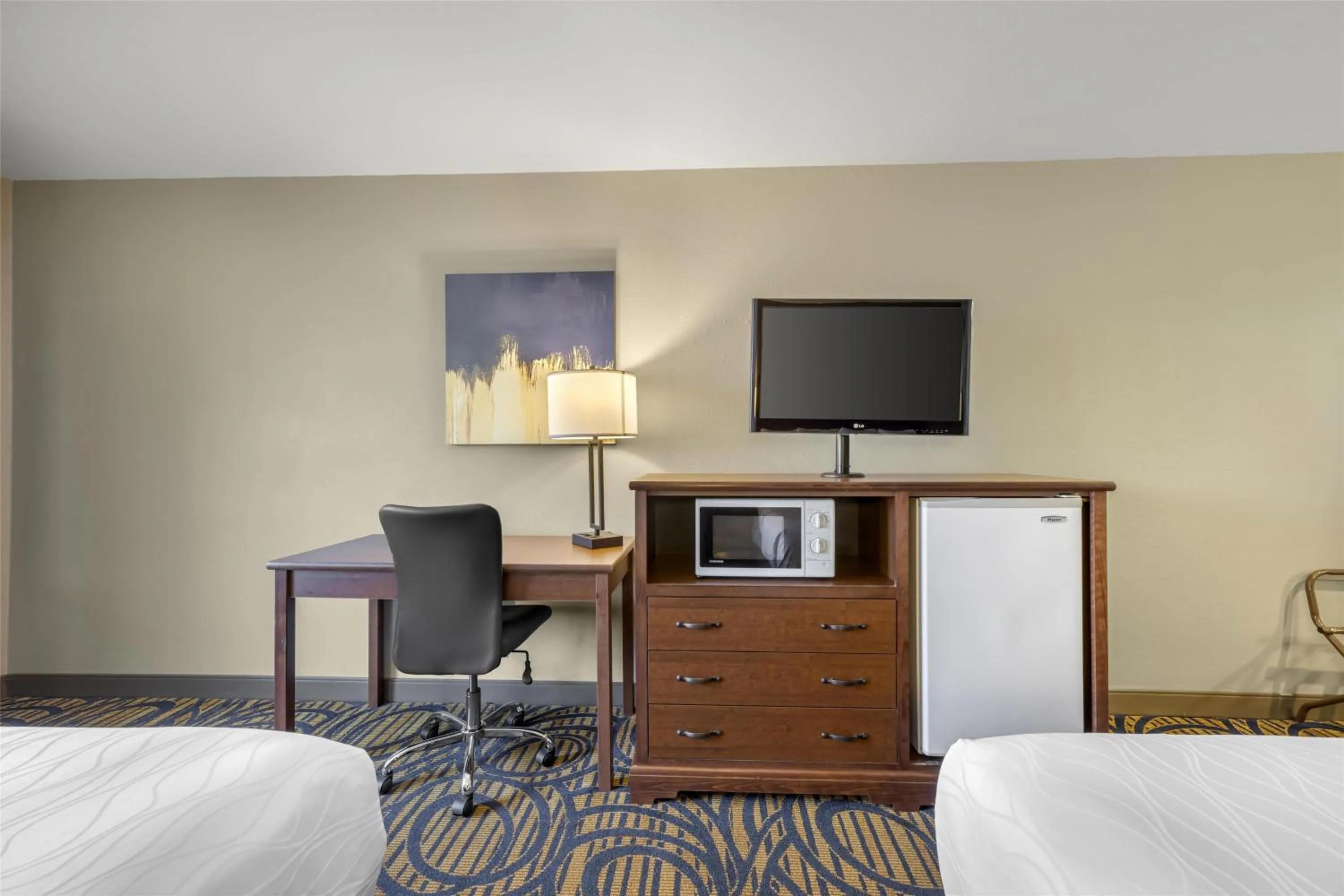 Bedroom, Bed in Best Western Woodburn Inn