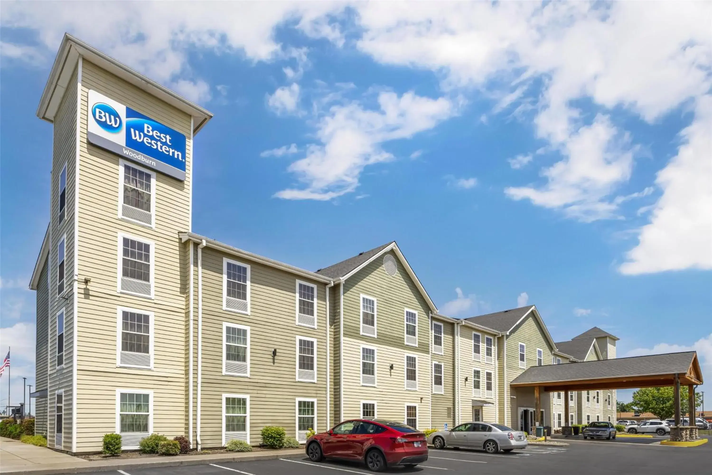 Property building in Best Western Woodburn Inn Property building in Best Western Woodburn Inn