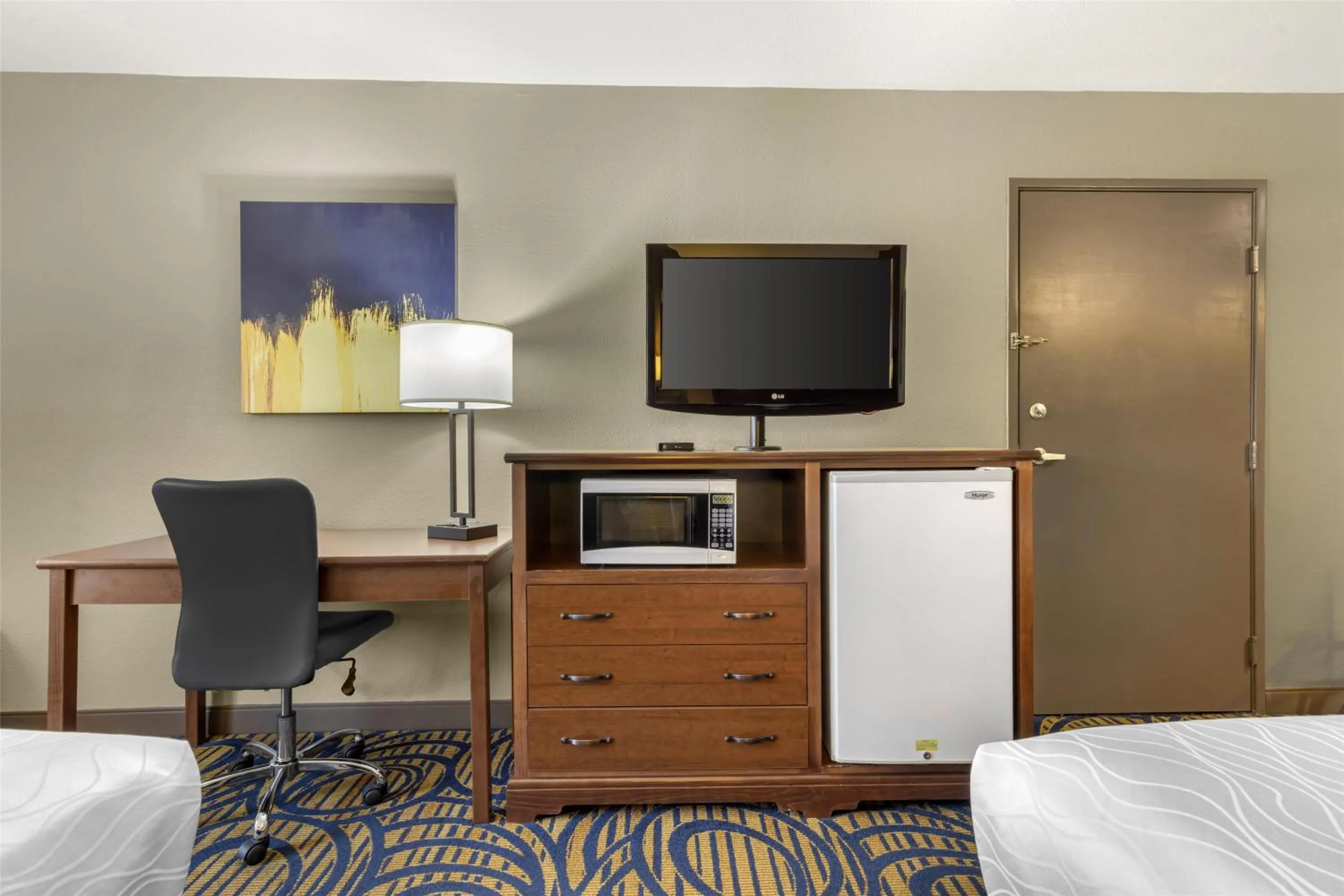 Bedroom, Bed in Best Western Woodburn Inn