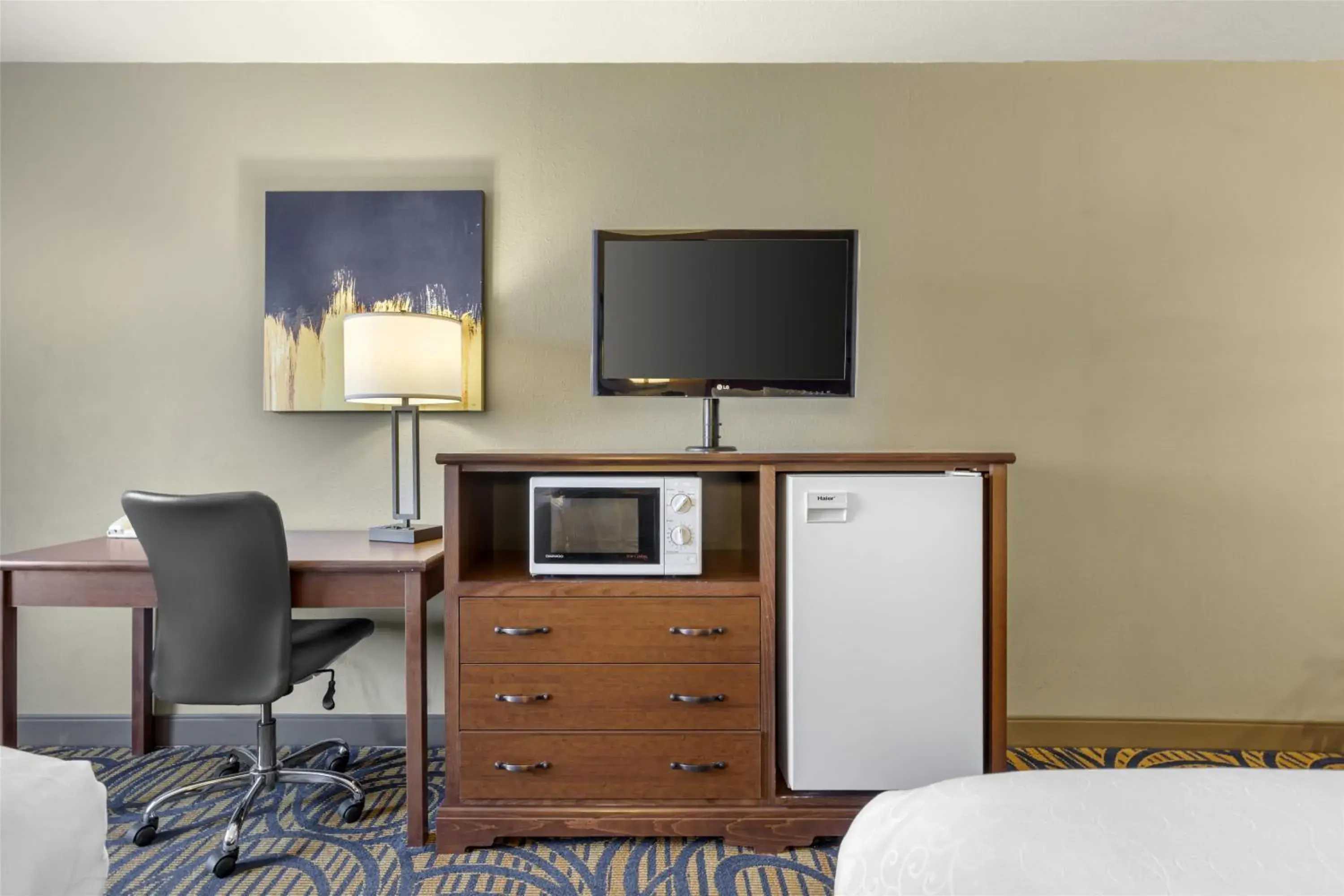 Bedroom, Bed in Best Western Woodburn Inn Bedroom, Bed in Best Western Woodburn Inn