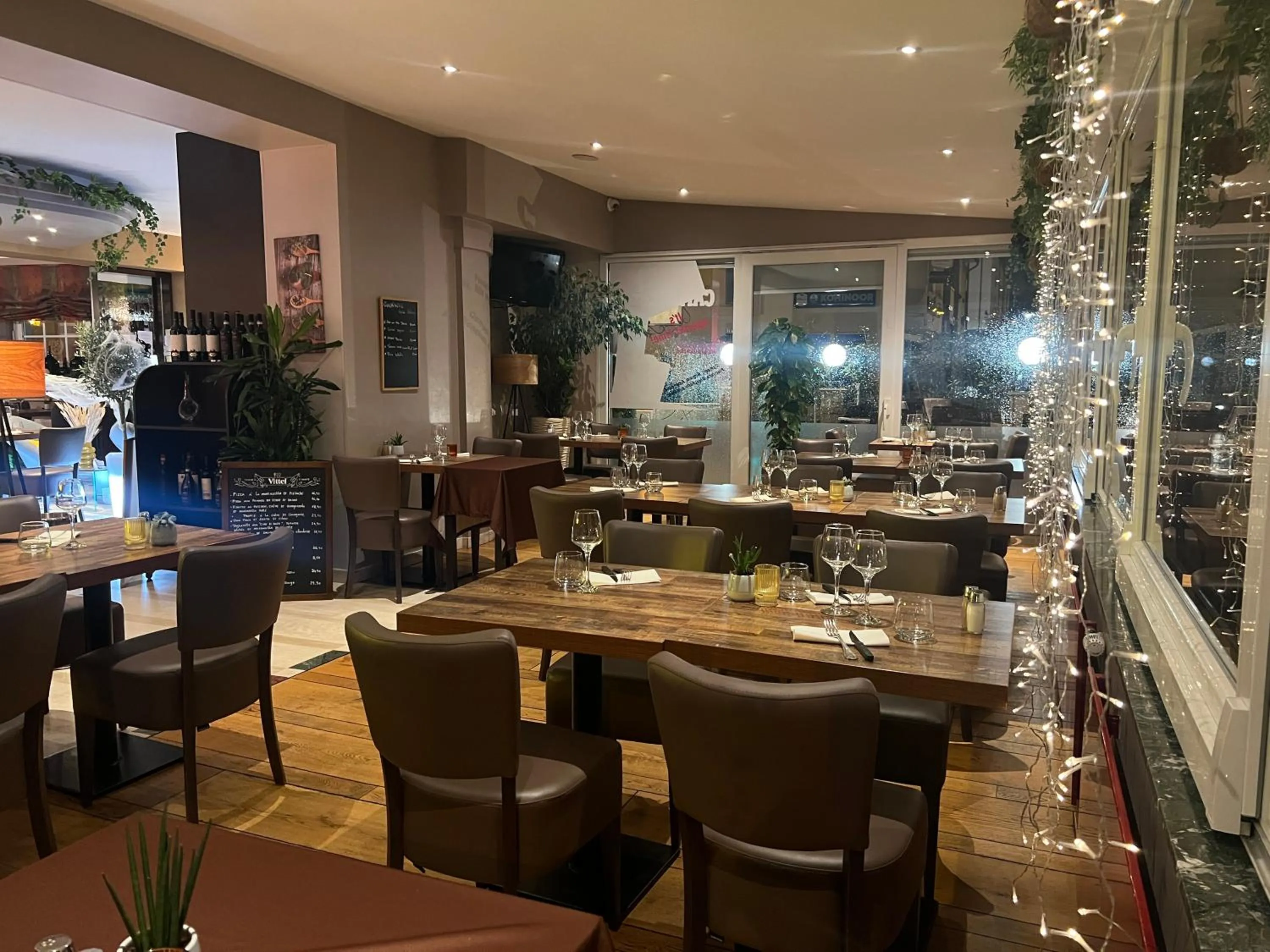 Restaurant/places to eat in Auberge La Veranda