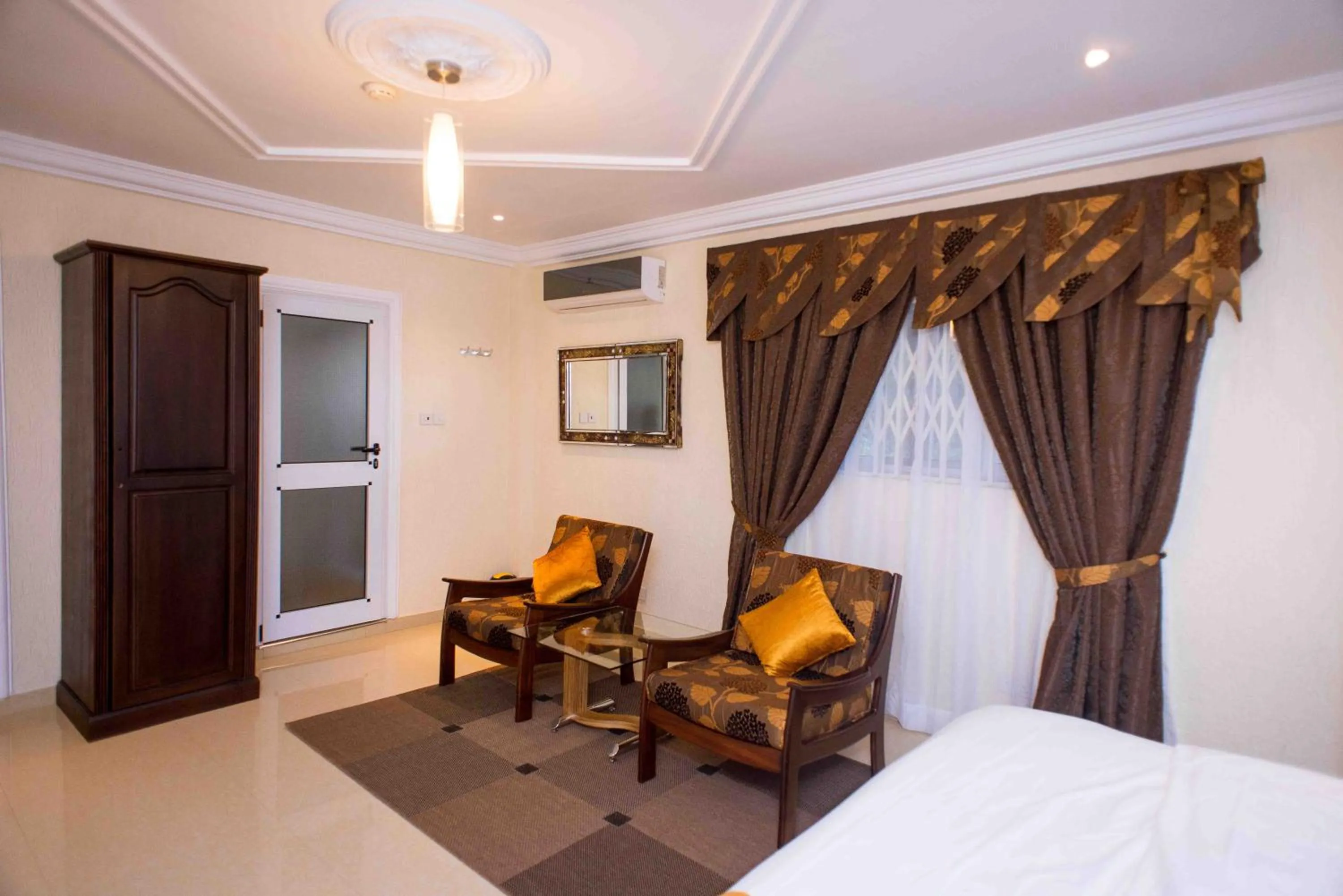 Seating area, Bed in The Ritzz Exclusive Guest House