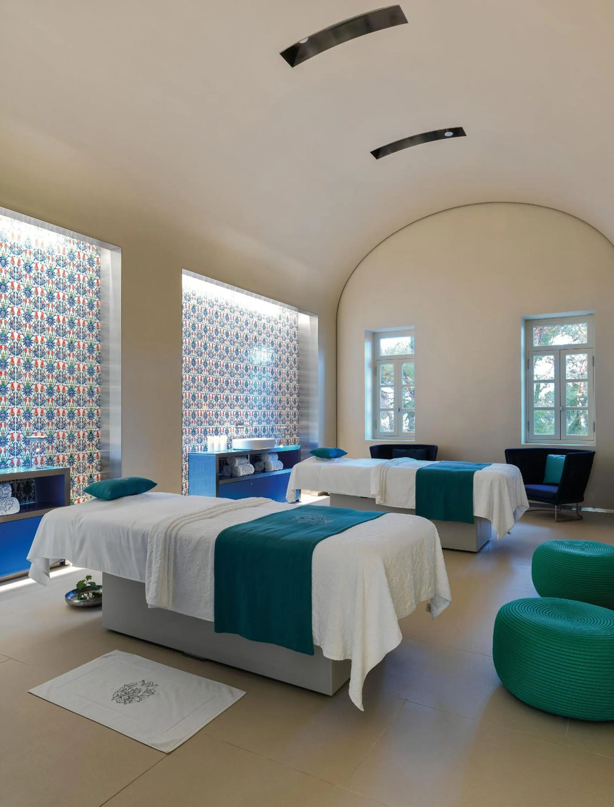 Massage, Bed in Hotel Al Bustan