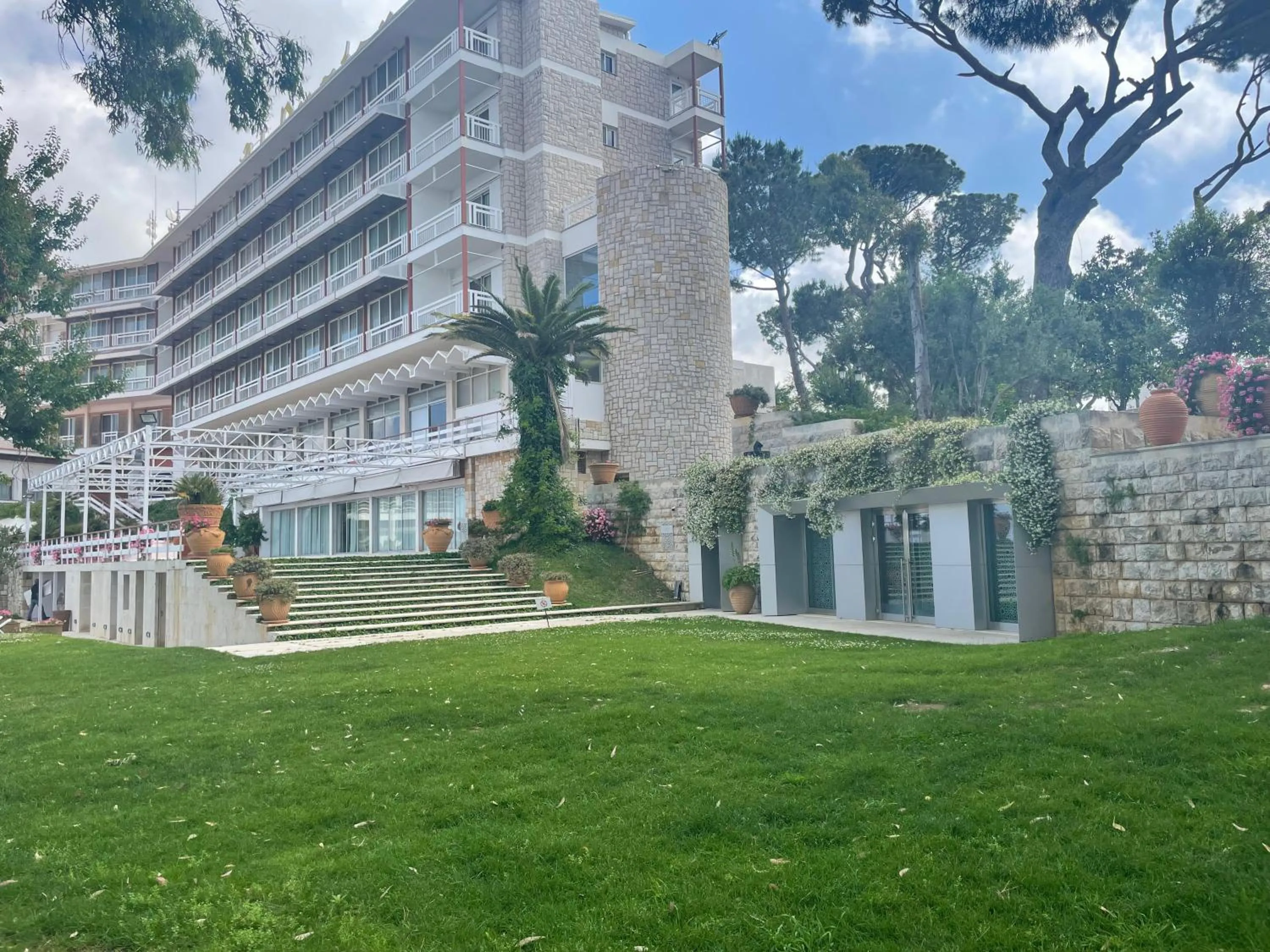 Garden in Hotel Al Bustan