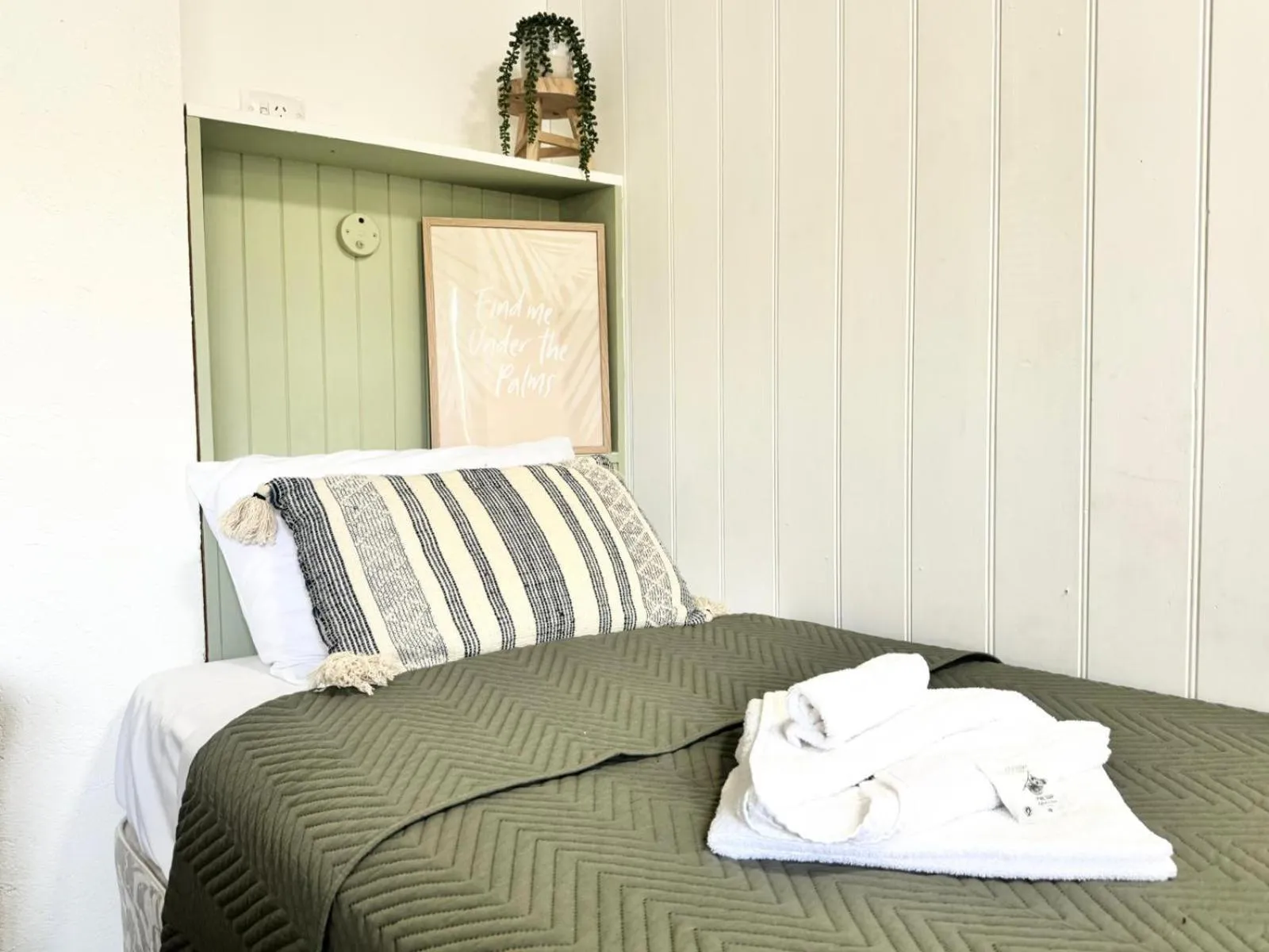 Bed in Barossa Palms Motel