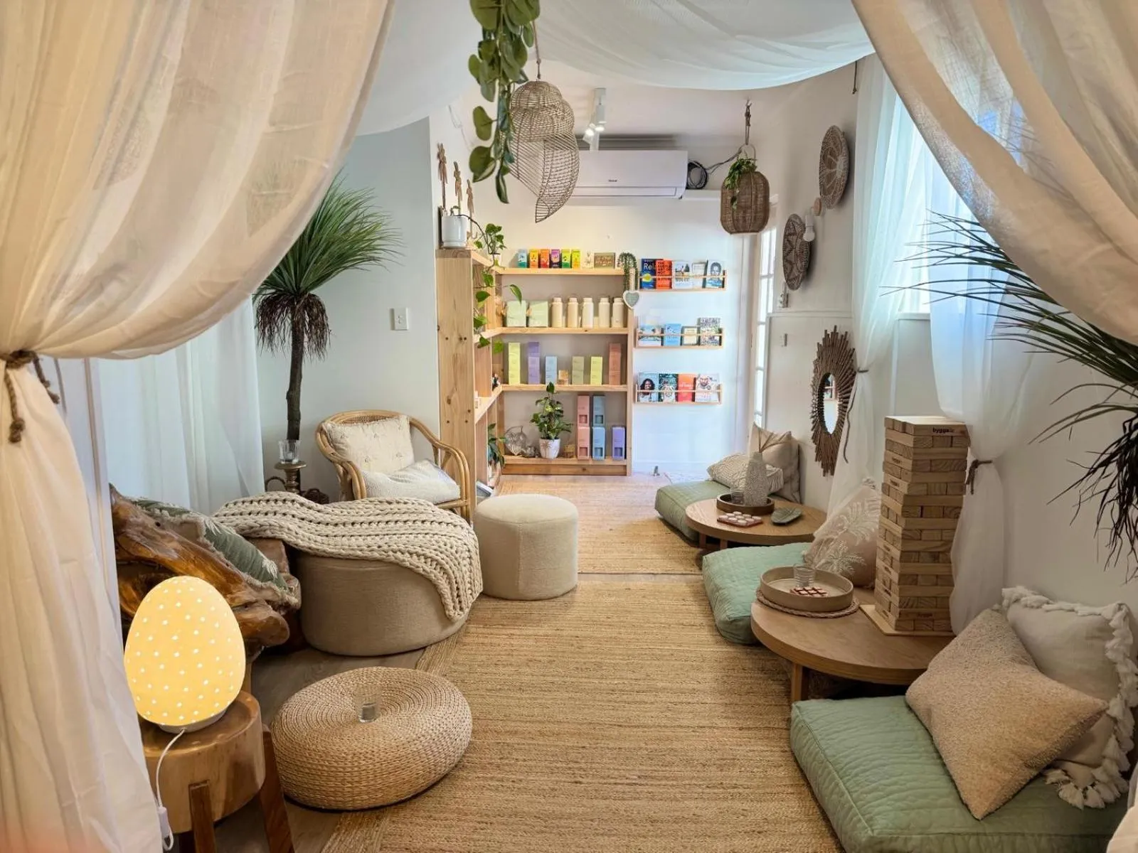 Communal lounge/ TV room in Barossa Palms Motel