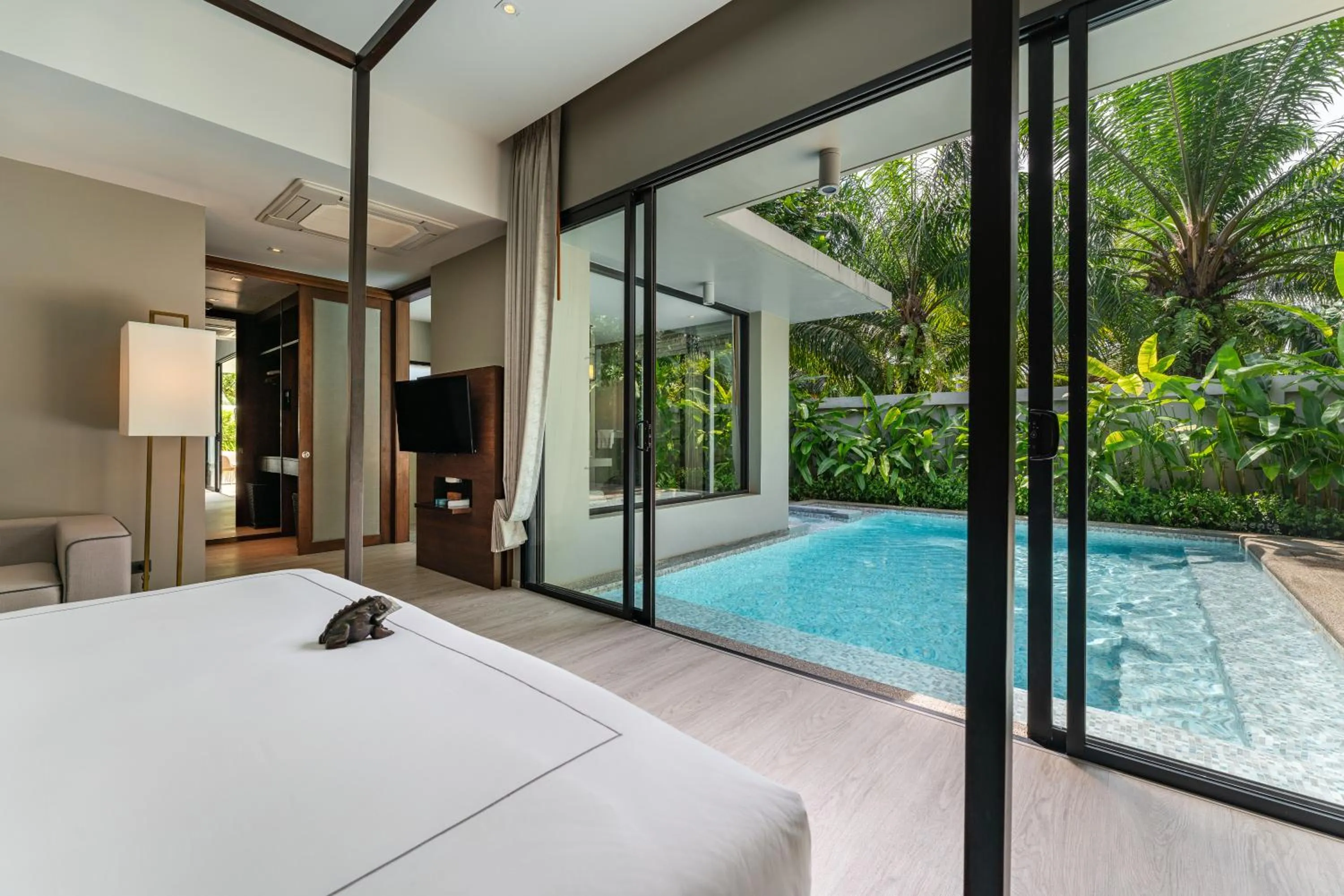 Garden, Bed in Aleenta Phuket - Phang Nga - The Leading Hotels of the World