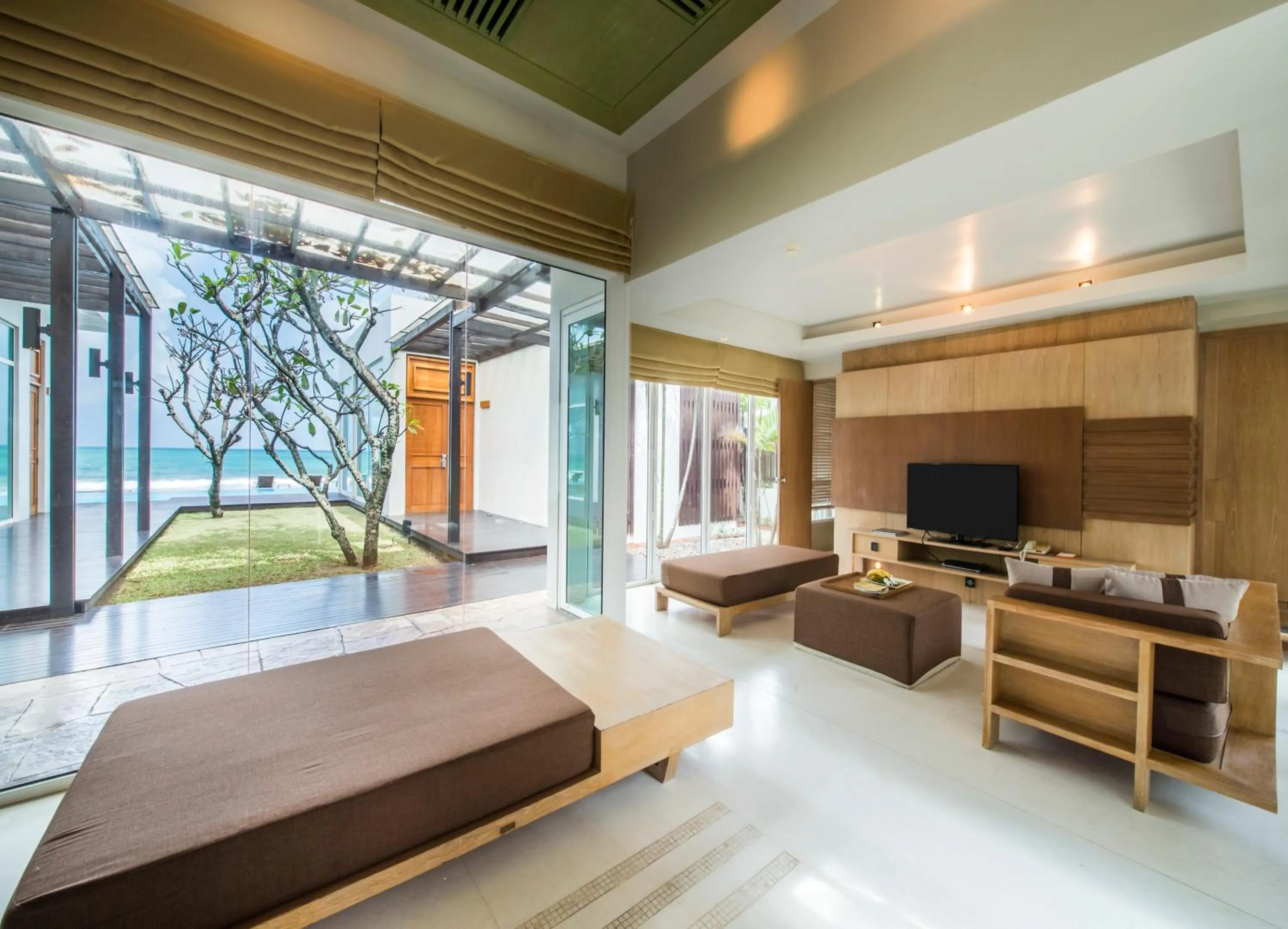 Communal lounge/ TV room, Bed in Aleenta Phuket - Phang Nga - The Leading Hotels of the World