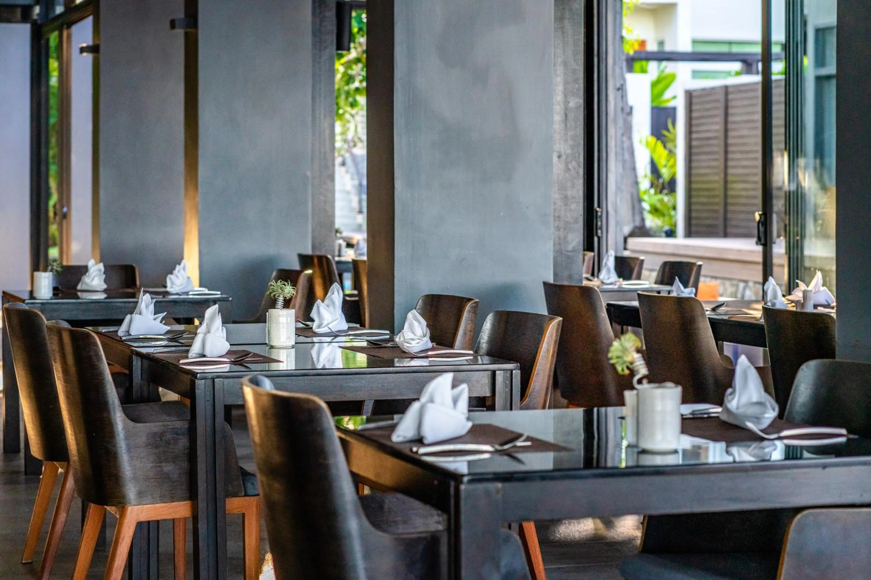 Restaurant/places to eat in Aleenta Phuket - Phang Nga - The Leading Hotels of the World