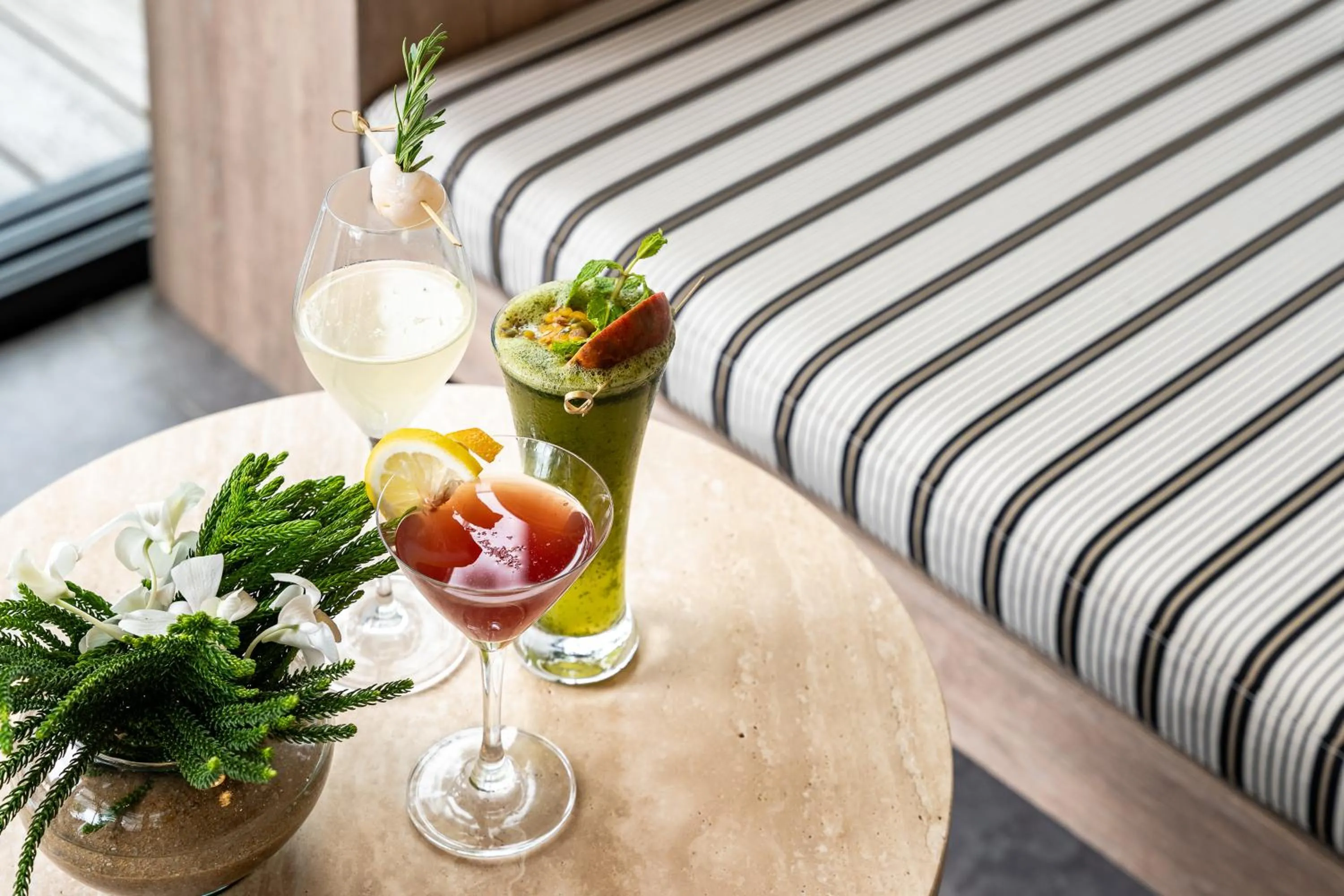 Food and drinks in Aleenta Phuket - Phang Nga - The Leading Hotels of the World