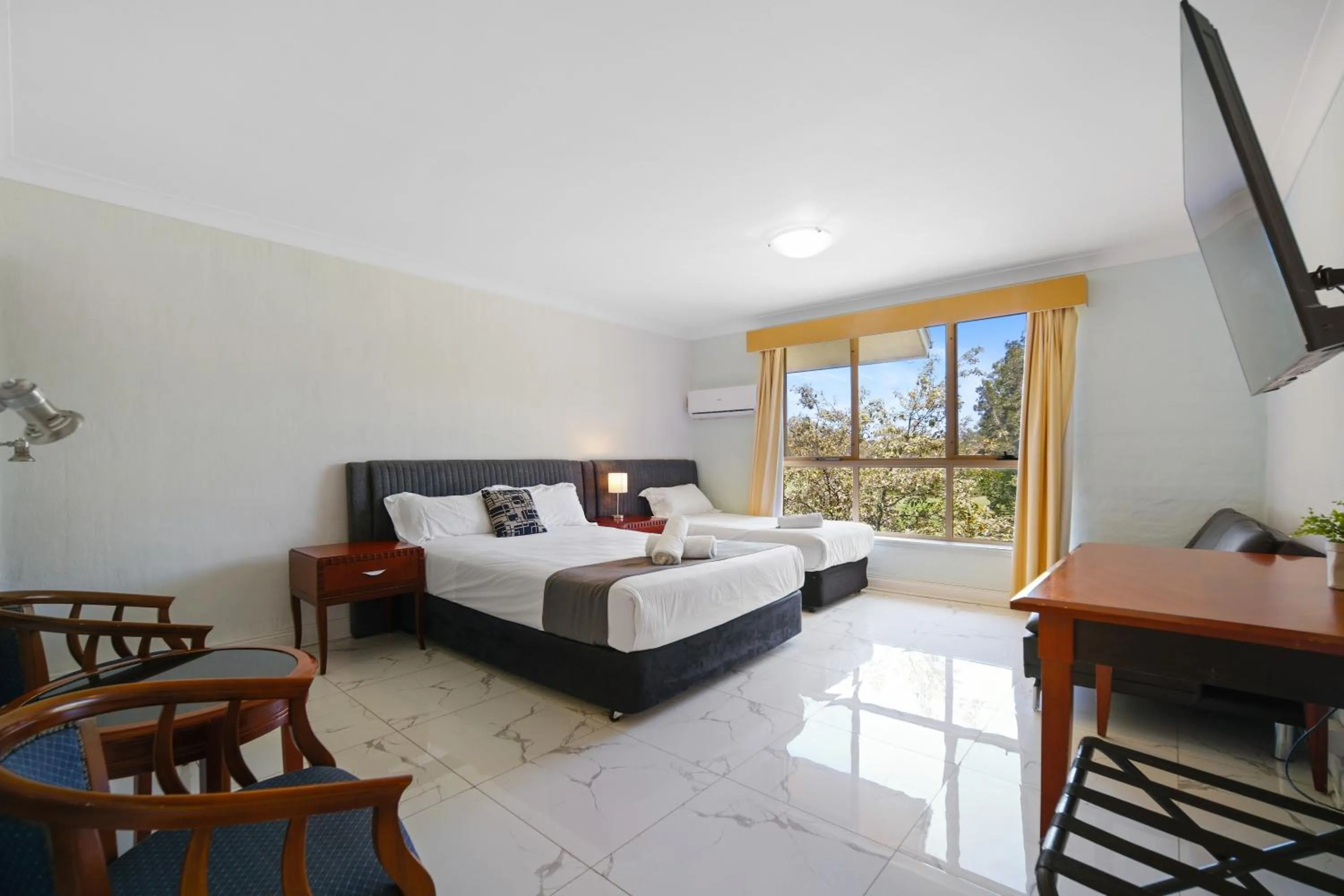 Bed in Golf Place Inn Wollongong