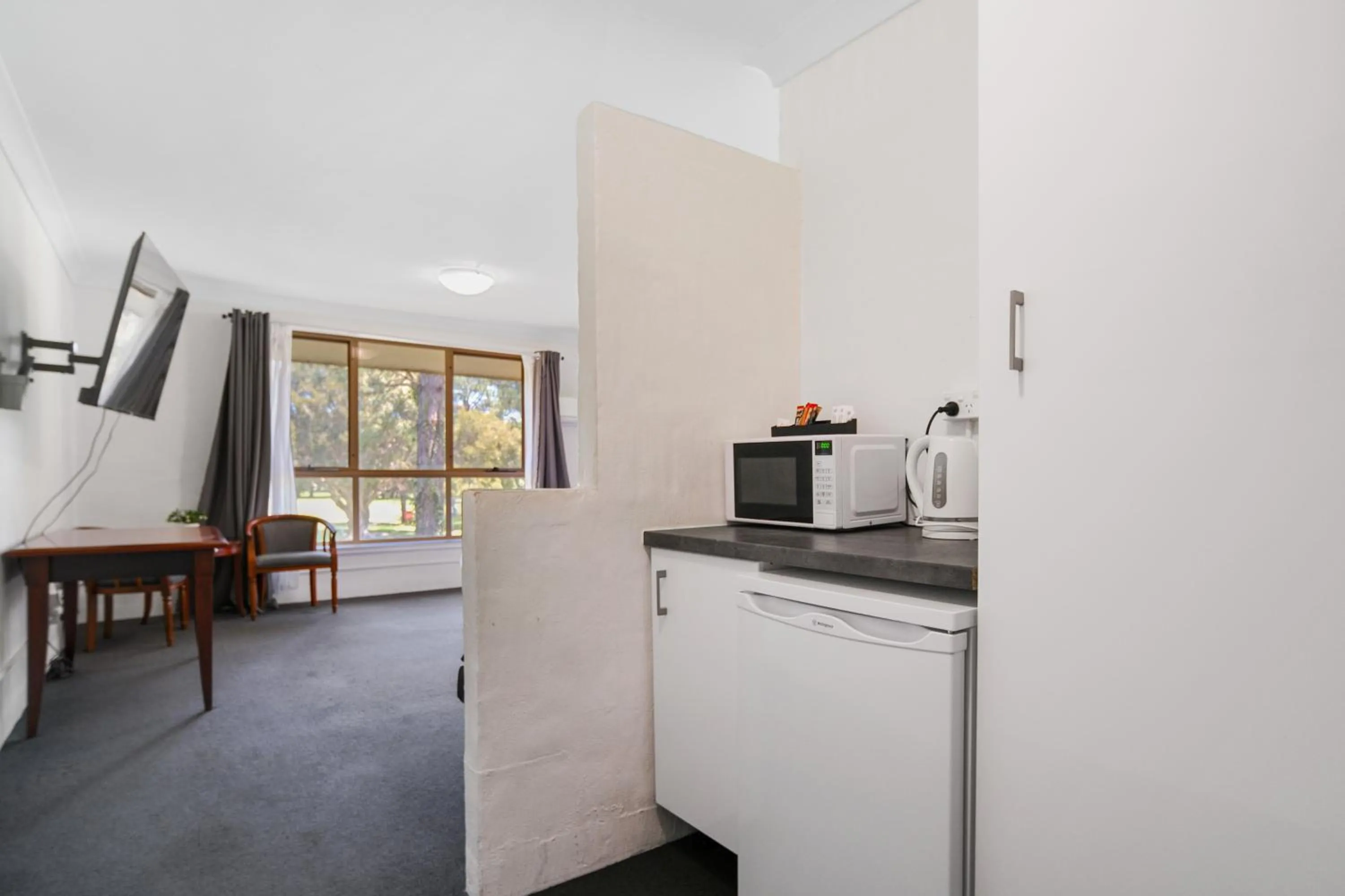 TV and multimedia in Golf Place Inn Wollongong